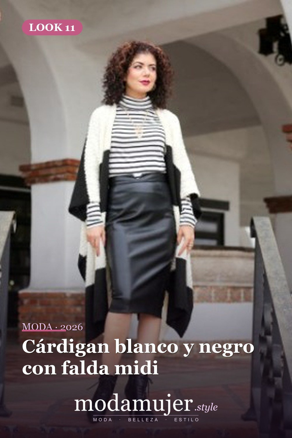 Cárdigan blanco y negro con falda midi — 18 trajes elegantes con cuellos de tortuga a rayas