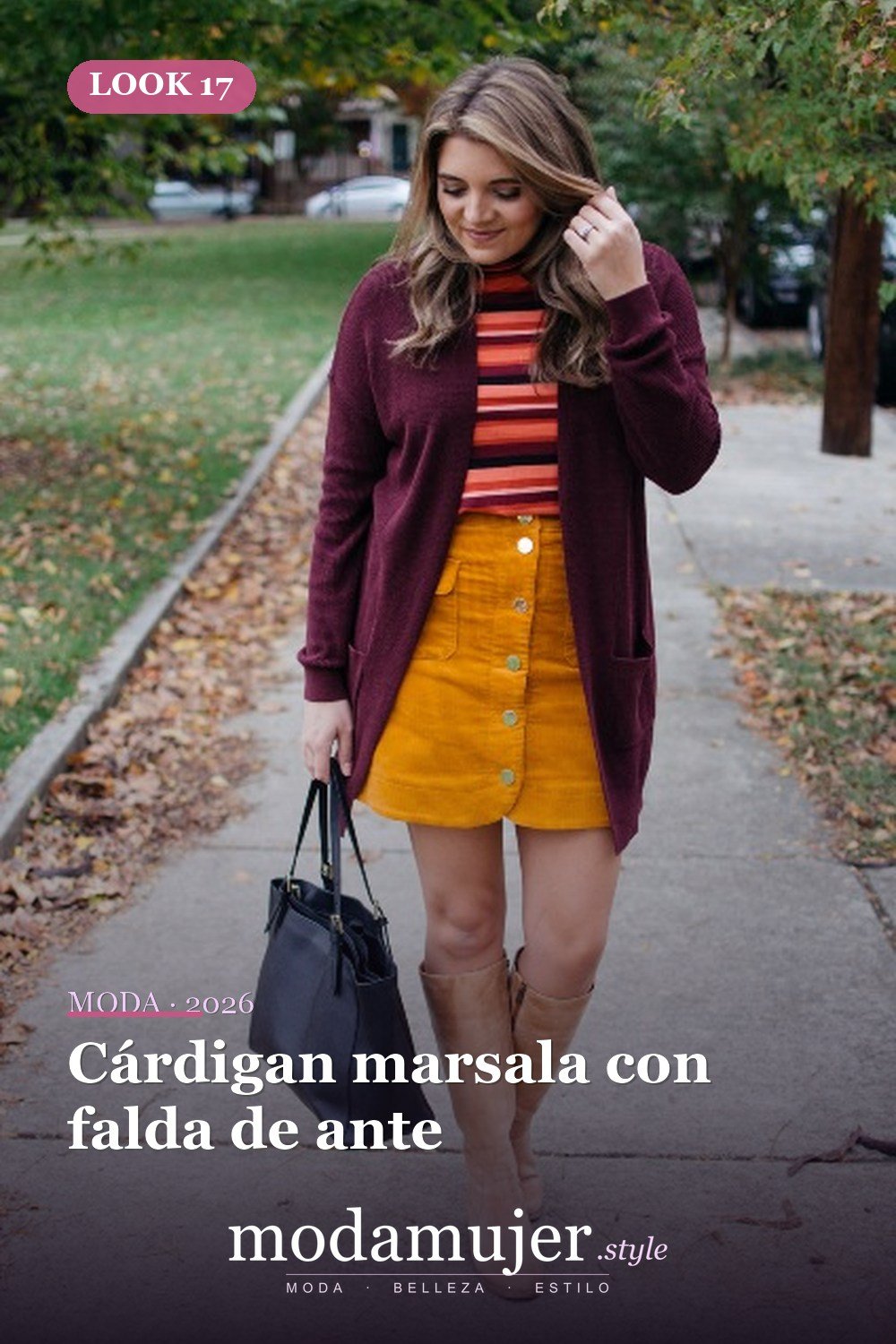 Cárdigan marsala con falda de ante — 18 trajes elegantes con cuellos de tortuga a rayas