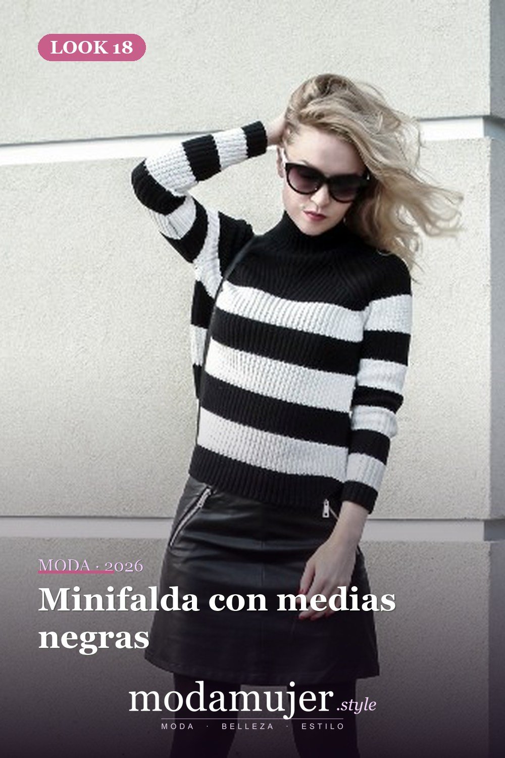 Minifalda con medias negras — 18 trajes elegantes con cuellos de tortuga a rayas