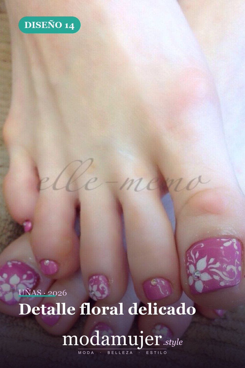 Detalle floral delicado — 20 adorables diseños de uñas para los pies fáciles 2026