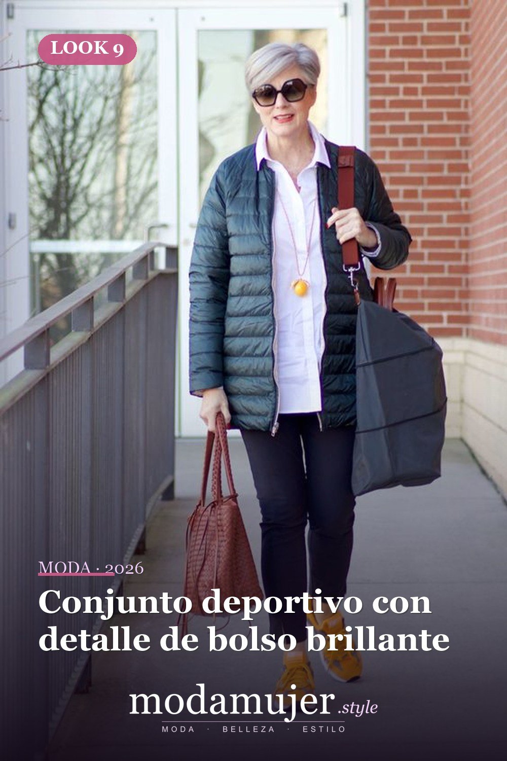 Conjunto deportivo con detalle de bolso brillante — 20 ideas de ropa y accesorios para lucir más joven en 2026