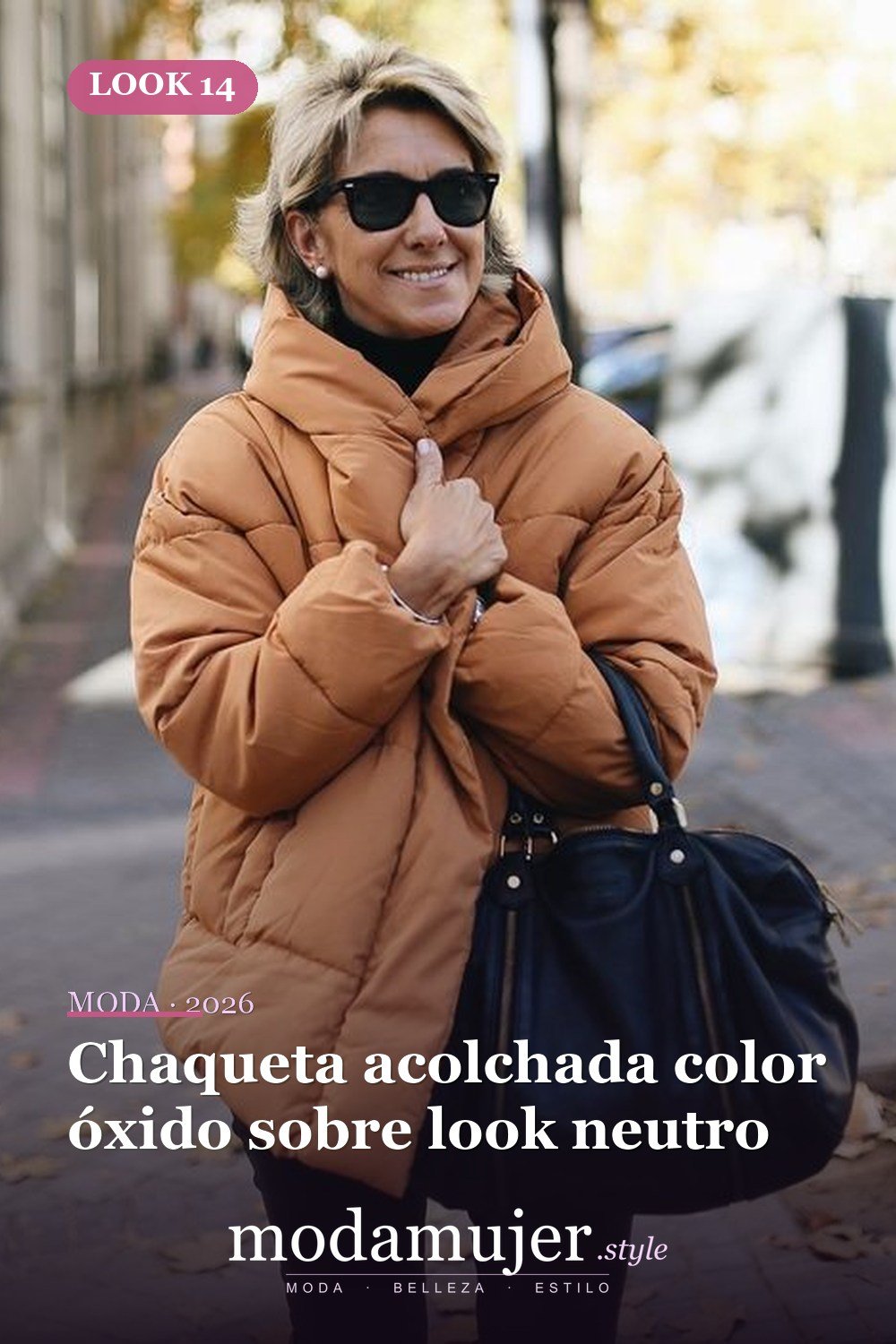 Chaqueta acolchada color óxido sobre look neutro — 20 ideas de ropa y accesorios para lucir más joven en 2026