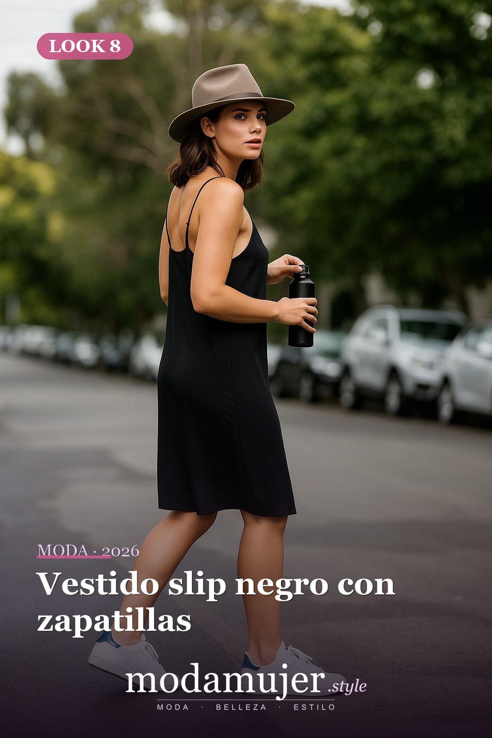 Vestido slip negro con zapatillas — 20 maneras de diseñar tus vestidos slip en 2026