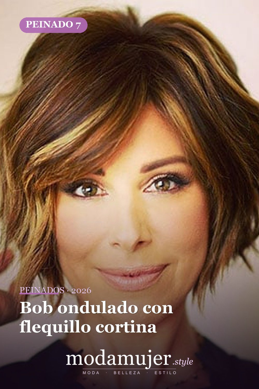 Bob ondulado con flequillo cortina — 20 mejores cabellos cortos para cabello ondulado