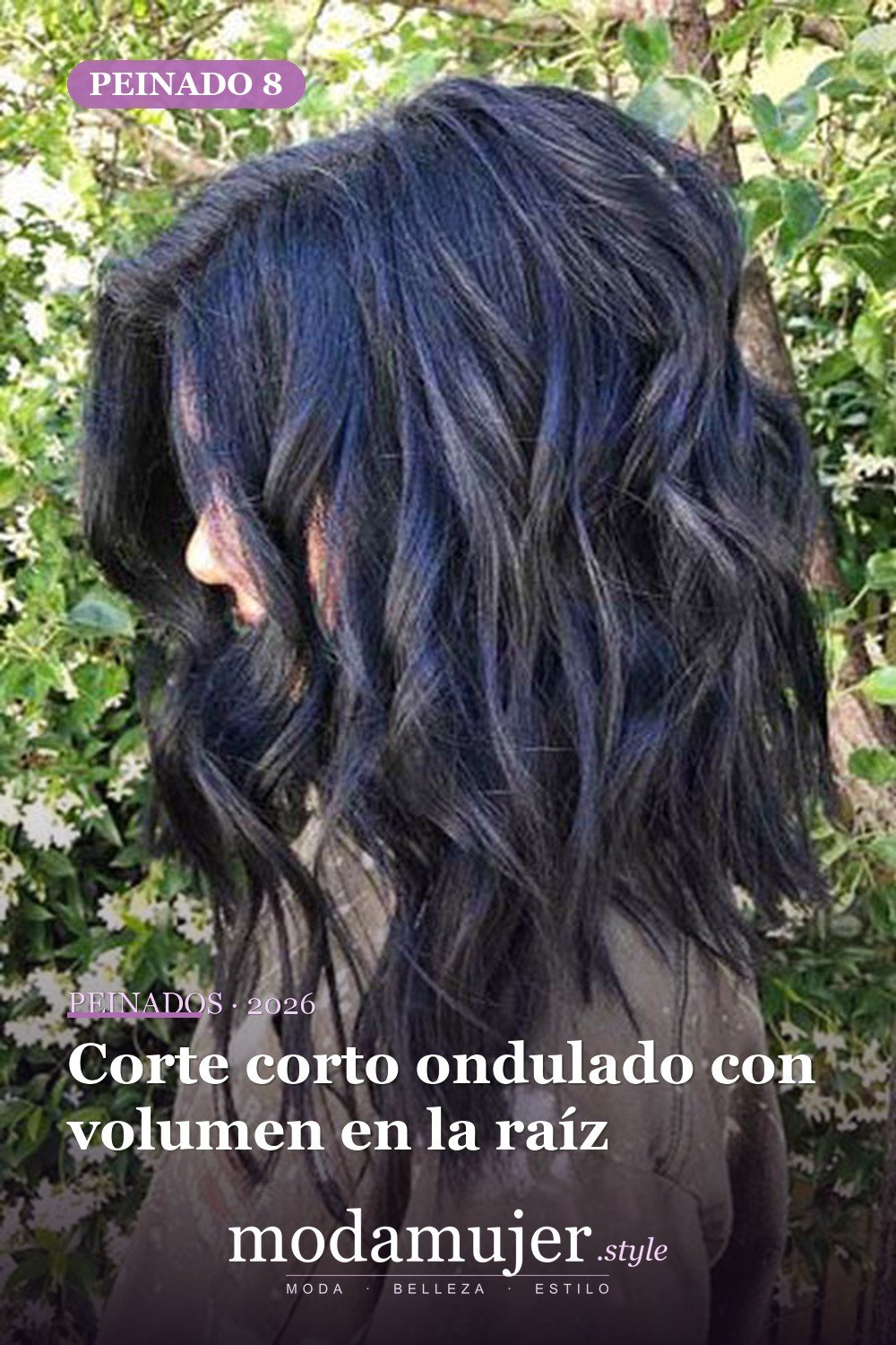 Corte corto ondulado con volumen en la raíz — 20 mejores cabellos cortos para cabello ondulado