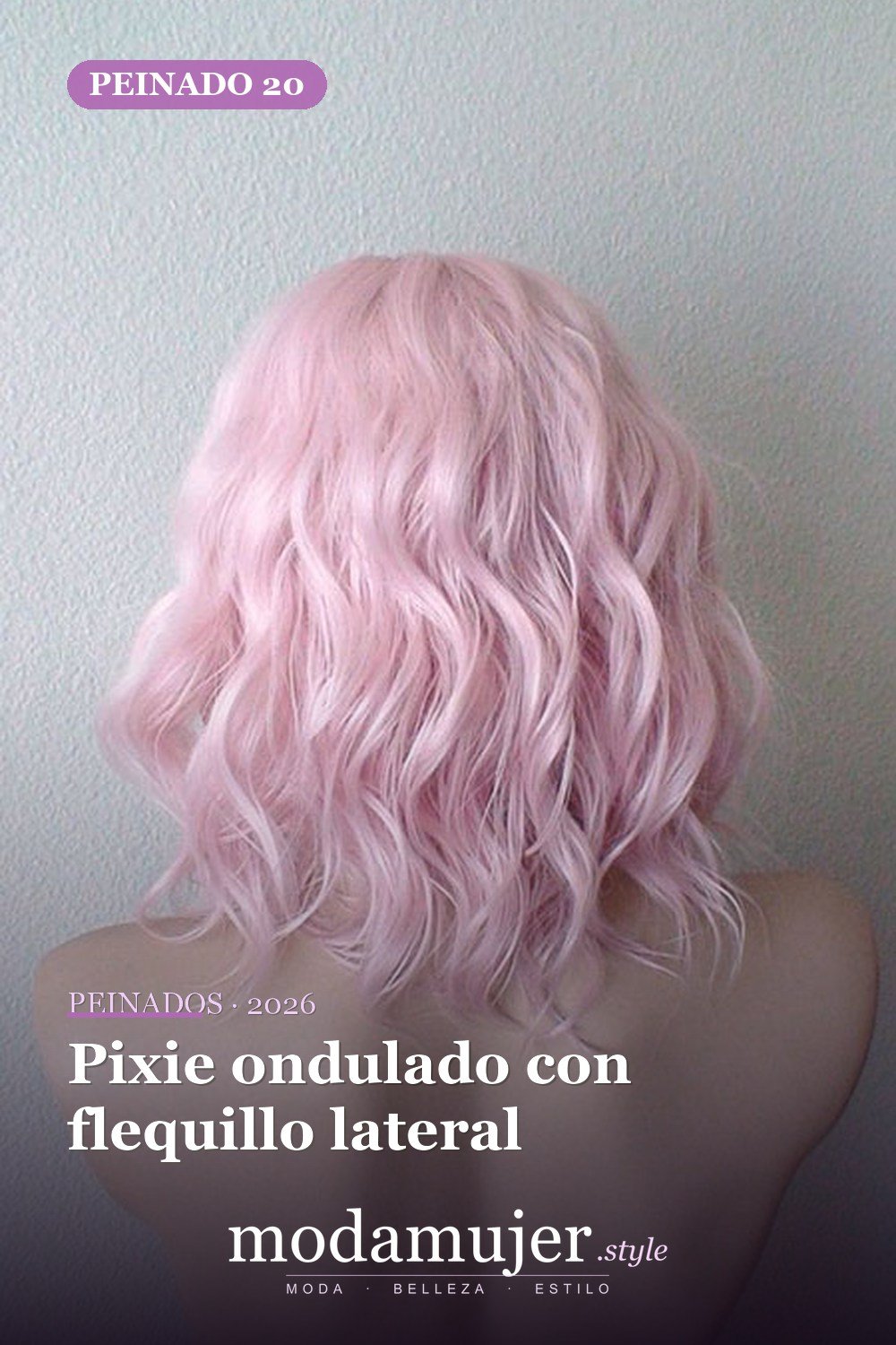 Pixie ondulado con flequillo lateral — 20 mejores cabellos cortos para cabello ondulado