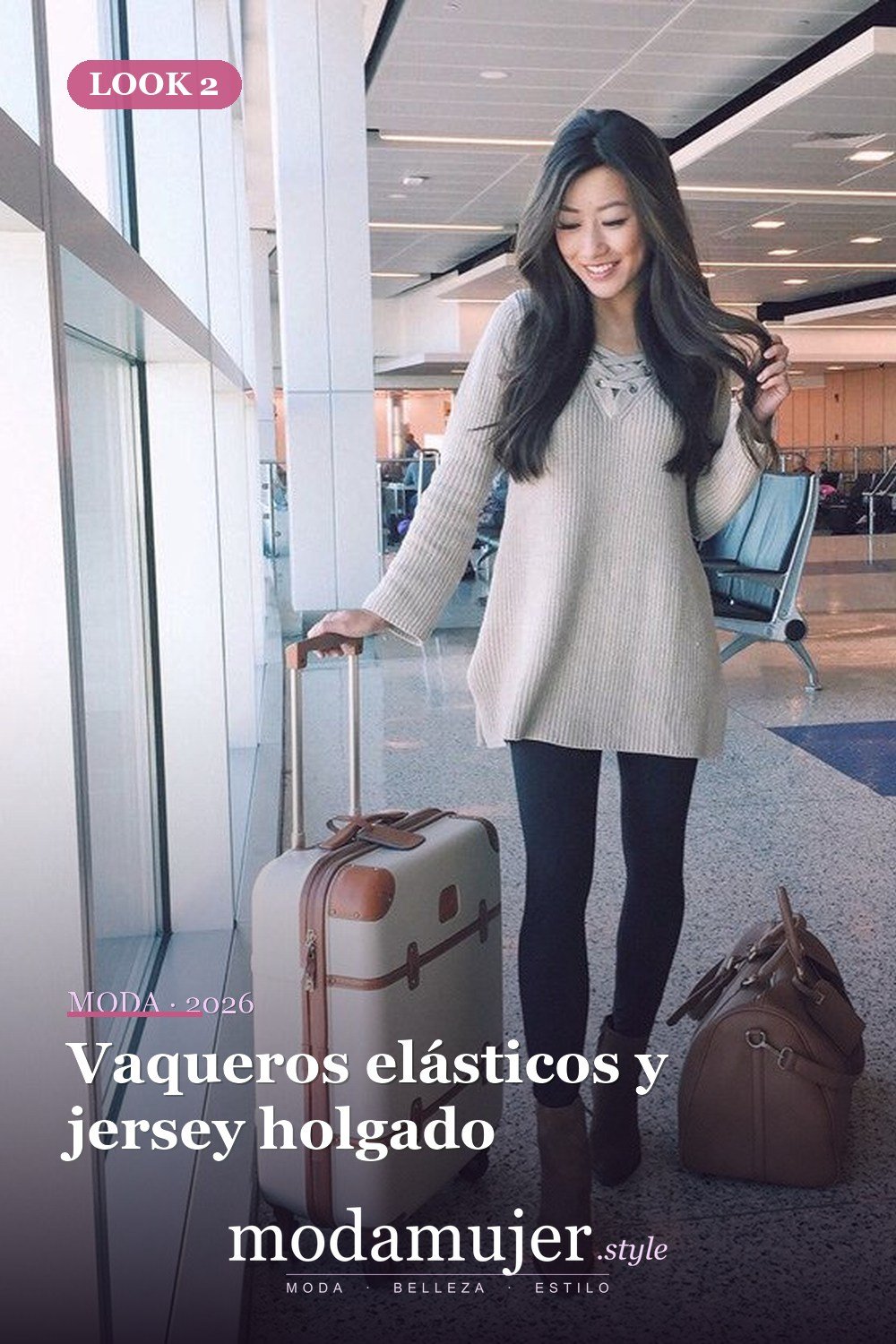 Vaqueros elásticos y jersey holgado — 21 ideas de trajes de viaje de otoño para chicas que siempre están en movimiento