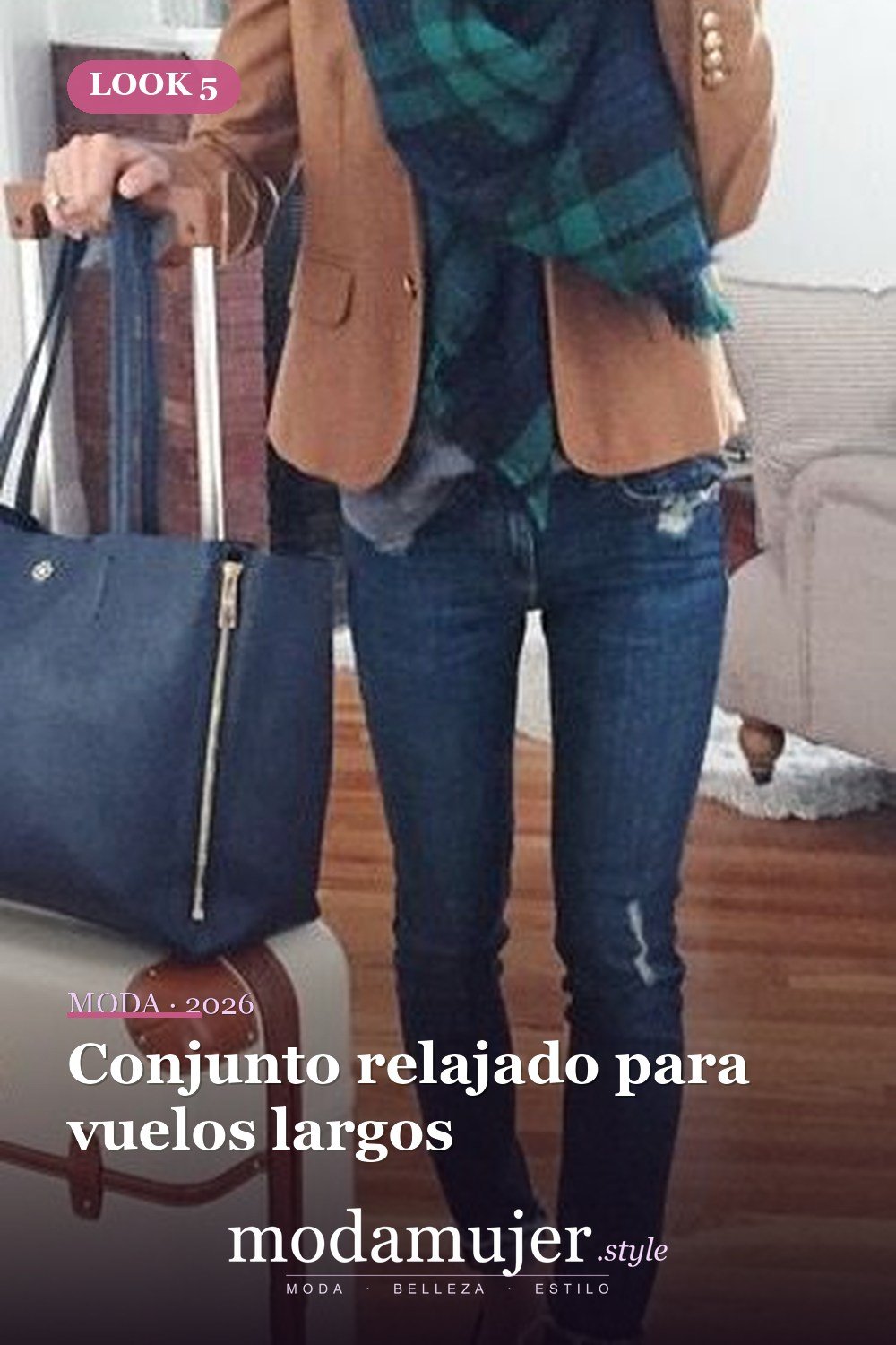 Conjunto relajado para vuelos largos — 21 ideas de trajes de viaje de otoño para chicas que siempre están en movimiento