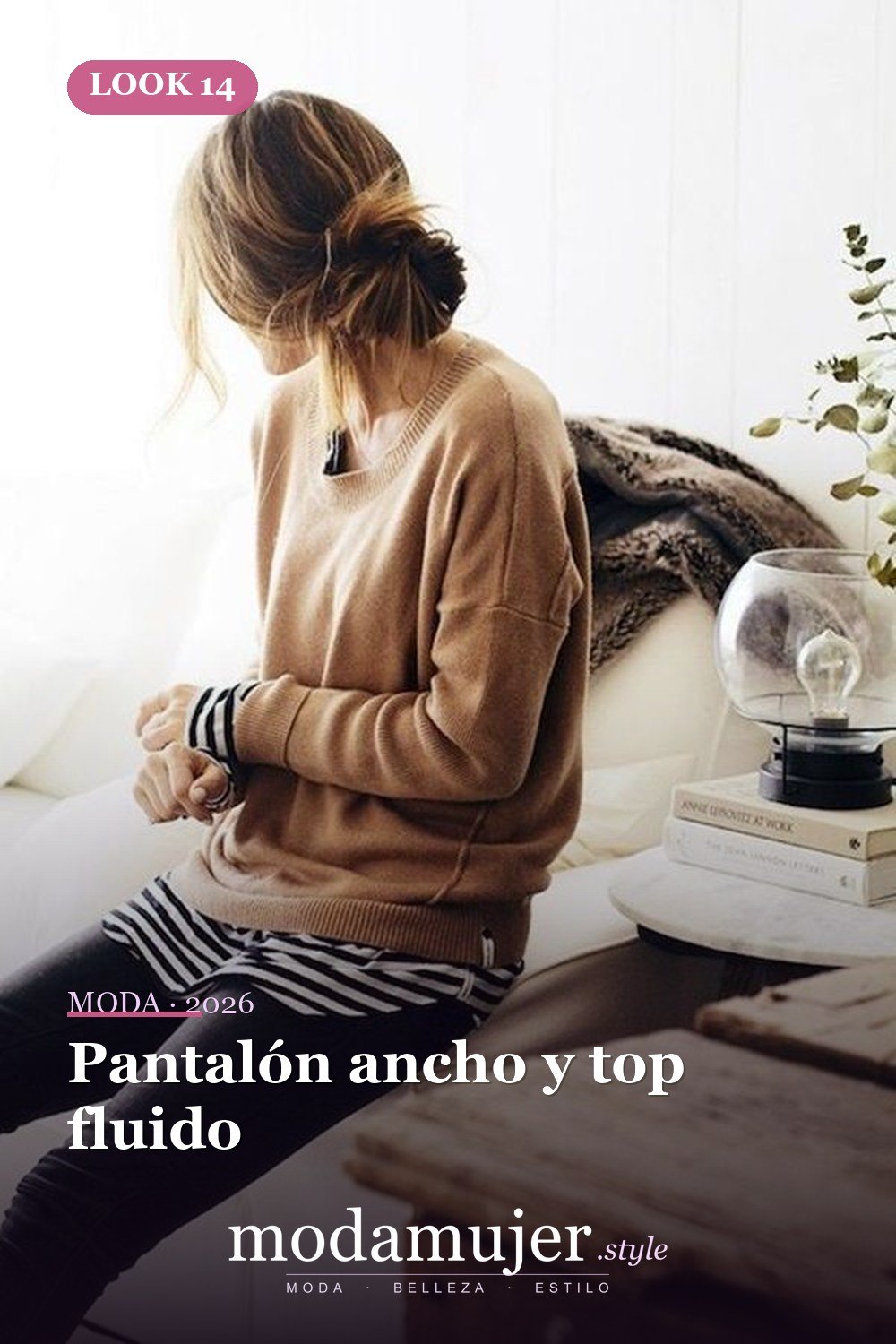 Pantalón ancho y top fluido — 21 ideas de trajes de viaje de otoño para chicas que siempre están en movimiento