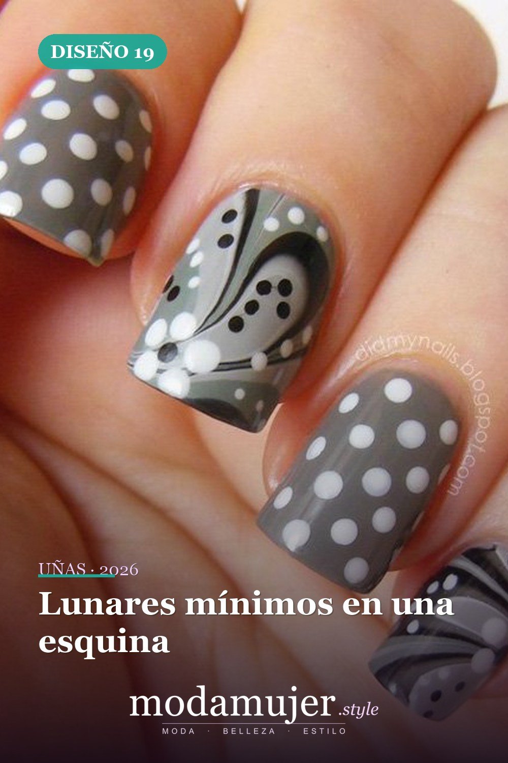 Lunares mínimos en una esquina — 22 hermosos diseños de uñas de lunares