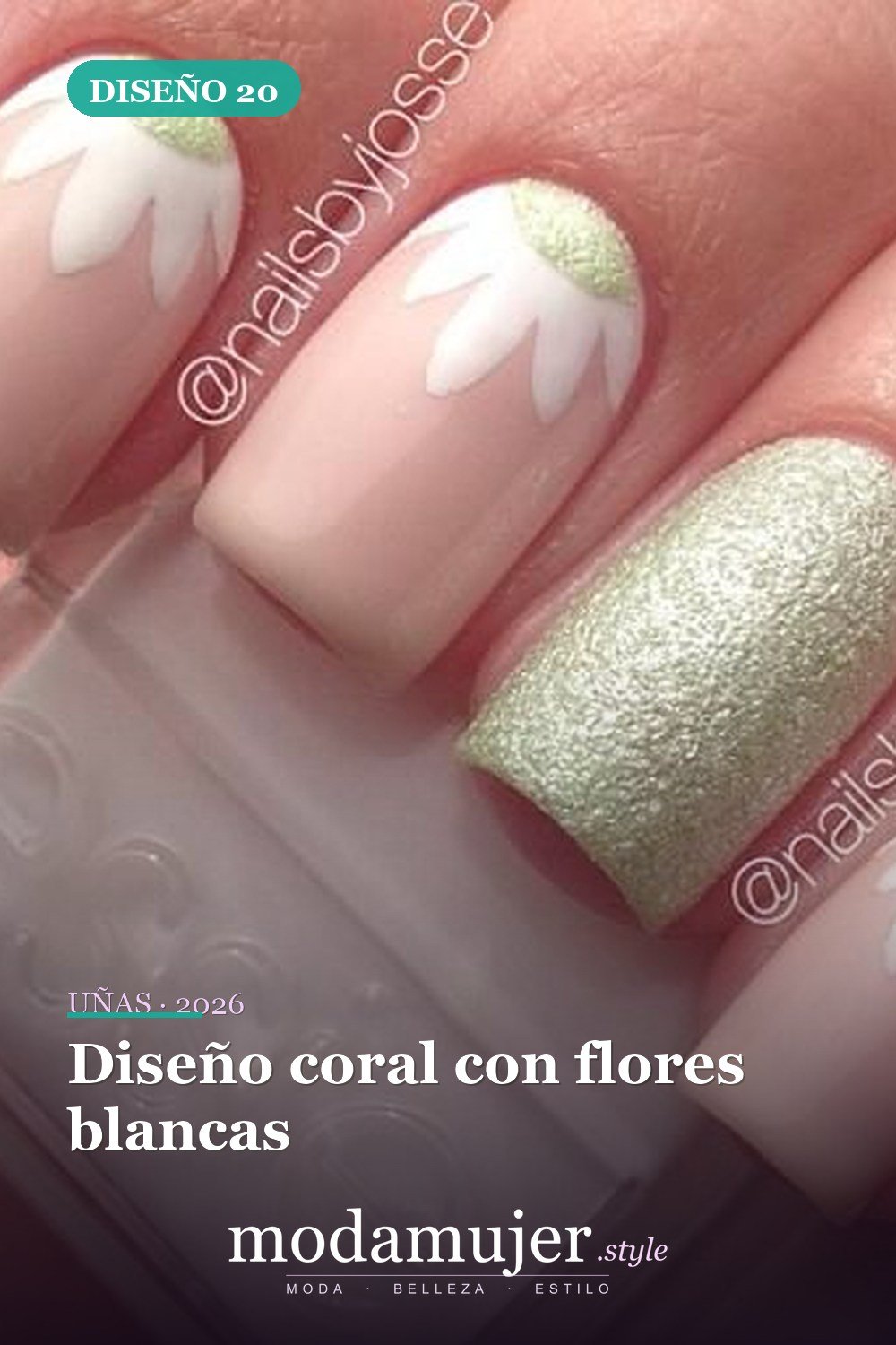 Diseño coral con flores blancas — 23 tips y diseños de uñas primaverales para niñas