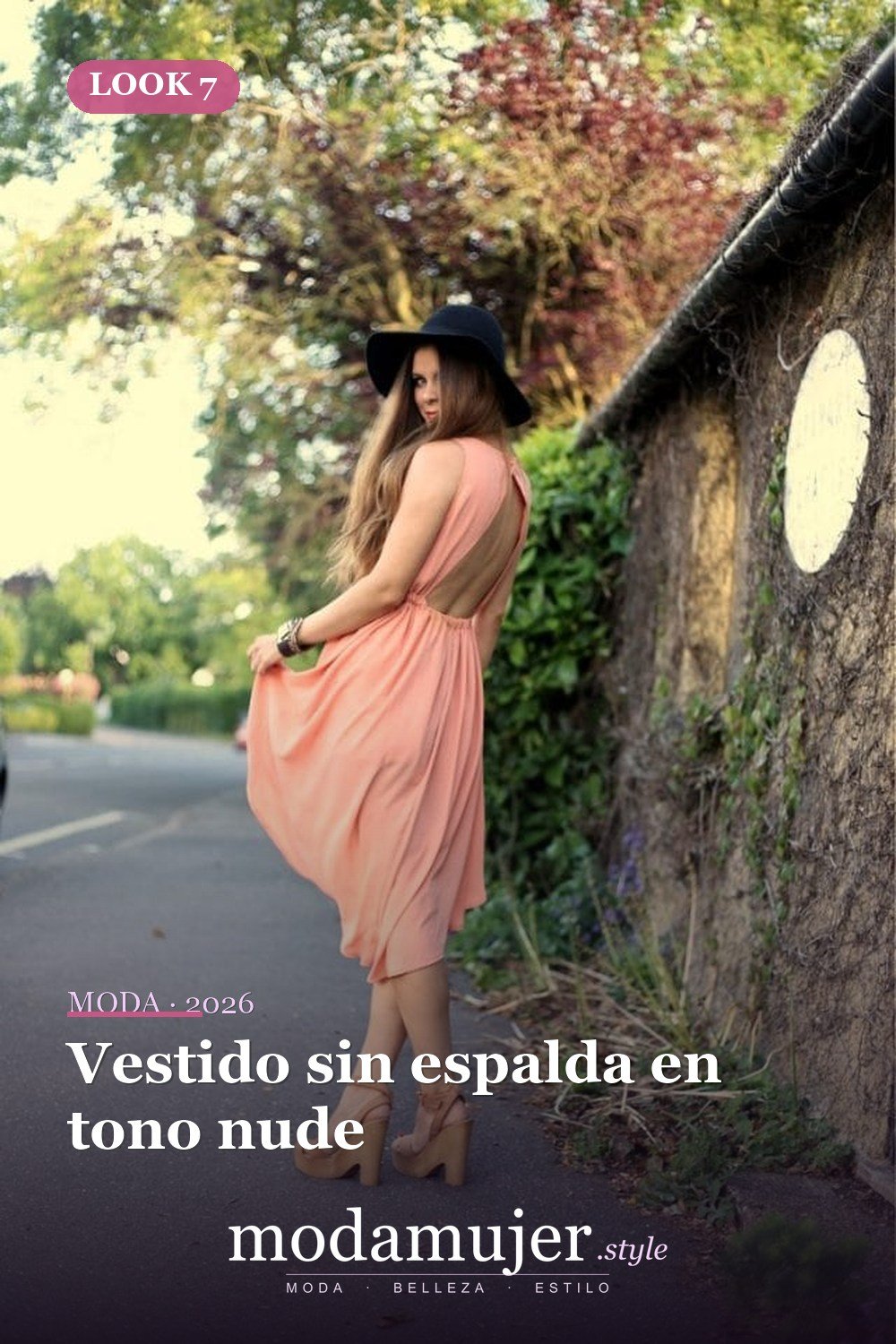 Vestido sin espalda en tono nude — 23 vestidos sin espalda para un look bonito