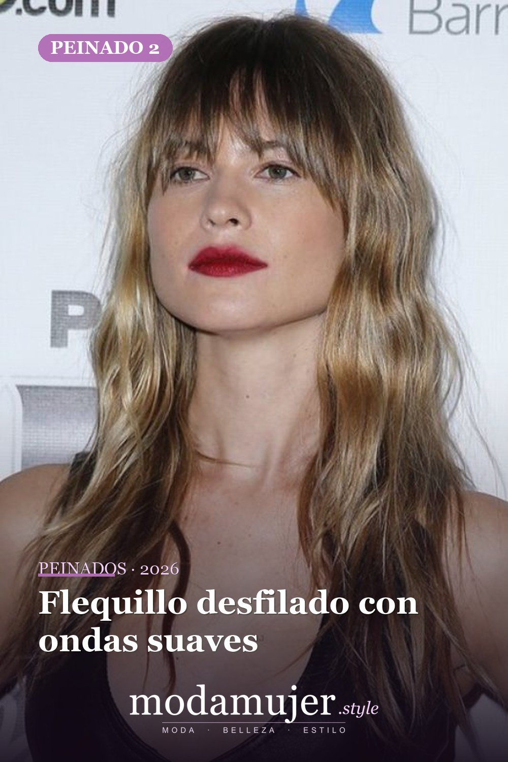 Flequillo desfilado con ondas suaves — 24 cortes de pelo de moda para mujeres con flequillo para probar