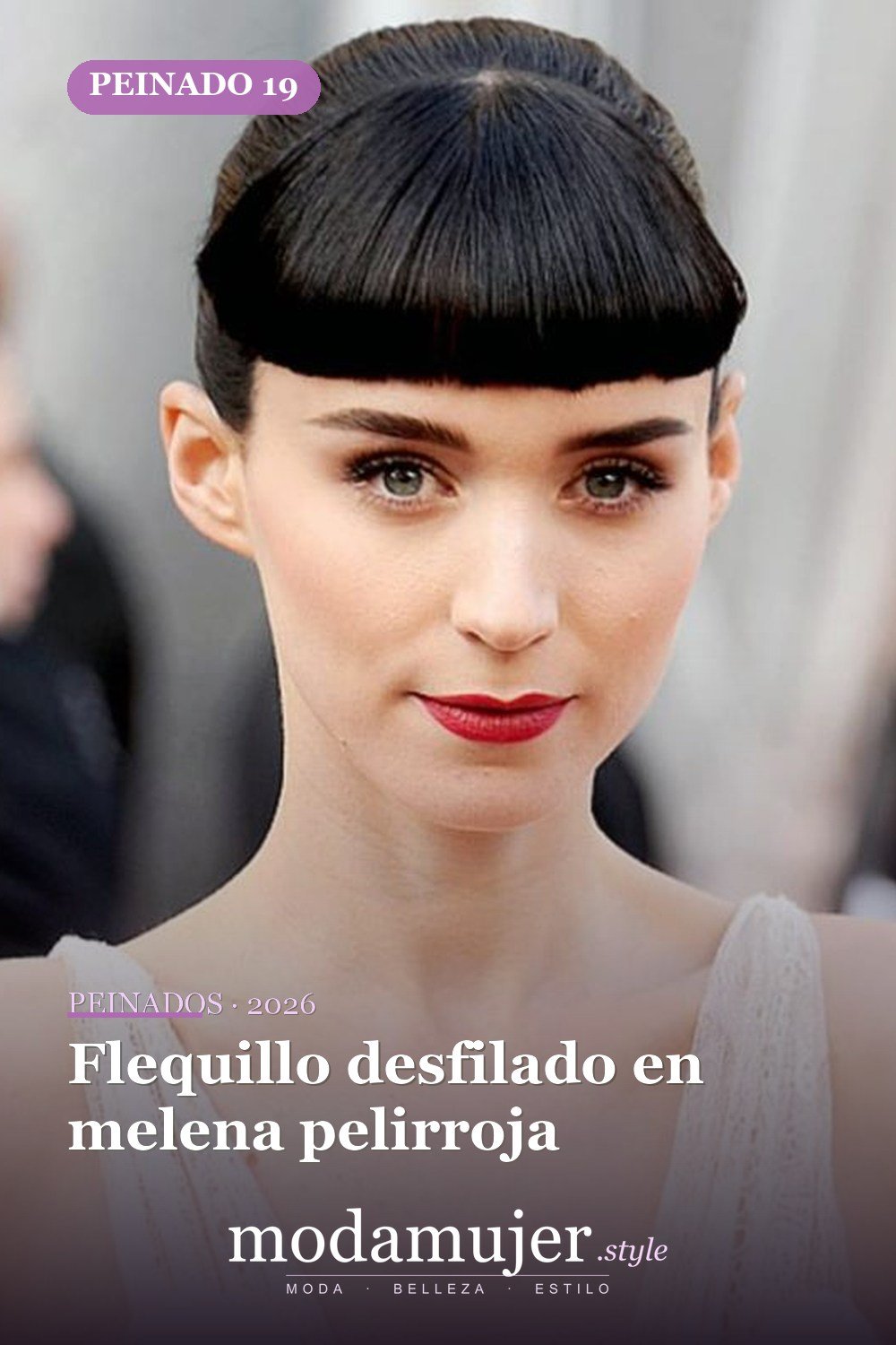 Flequillo desfilado en melena pelirroja — 24 cortes de pelo de moda para mujeres con flequillo para probar