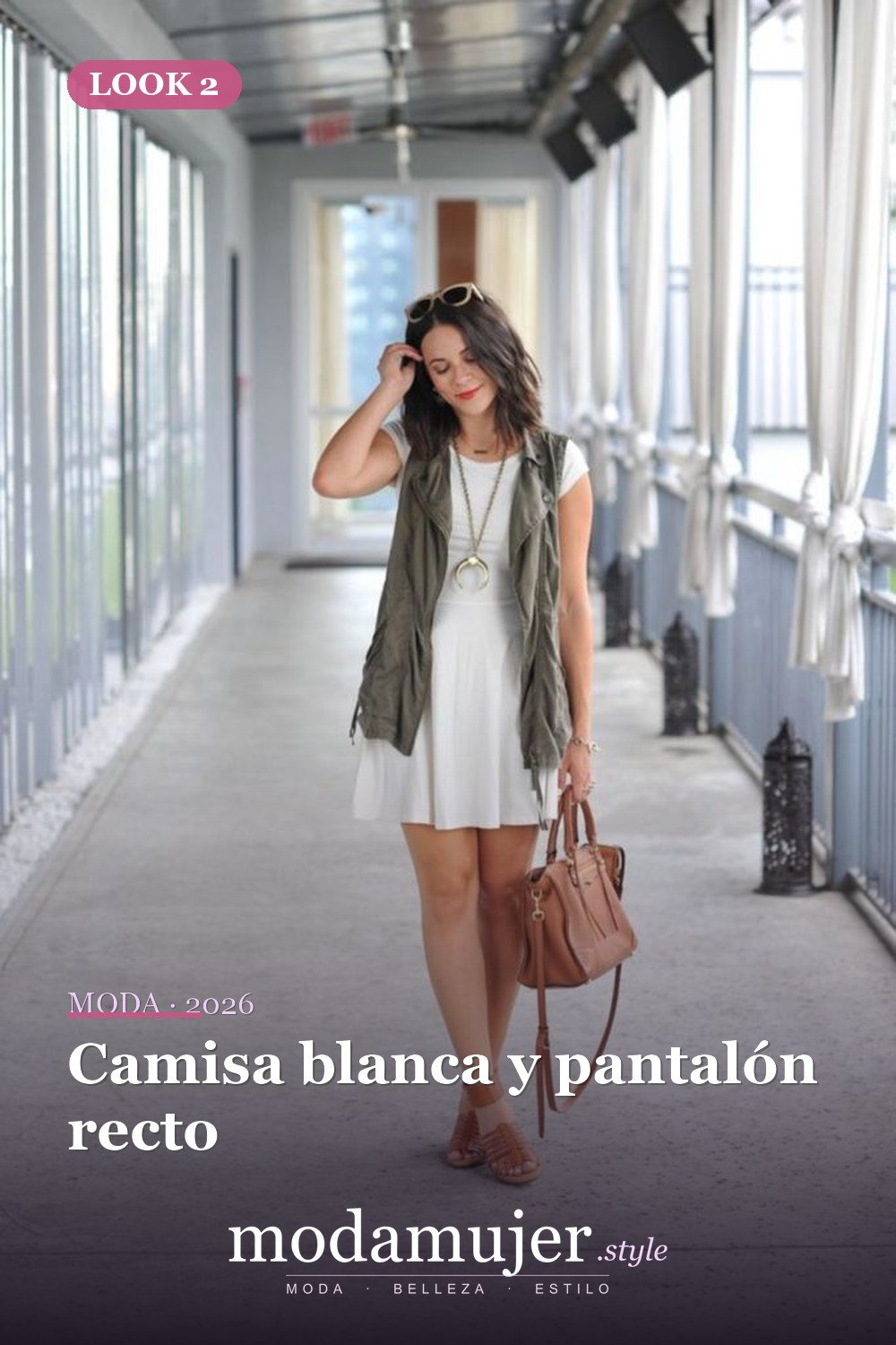 Camisa blanca y pantalón recto — 24 ideas de outfits minimalistas para lucir elegante en 2026