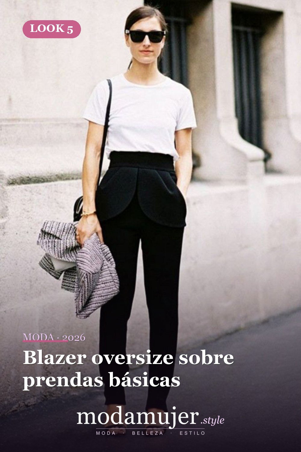 Blazer oversize sobre prendas básicas — 24 ideas de outfits minimalistas para lucir elegante en 2026
