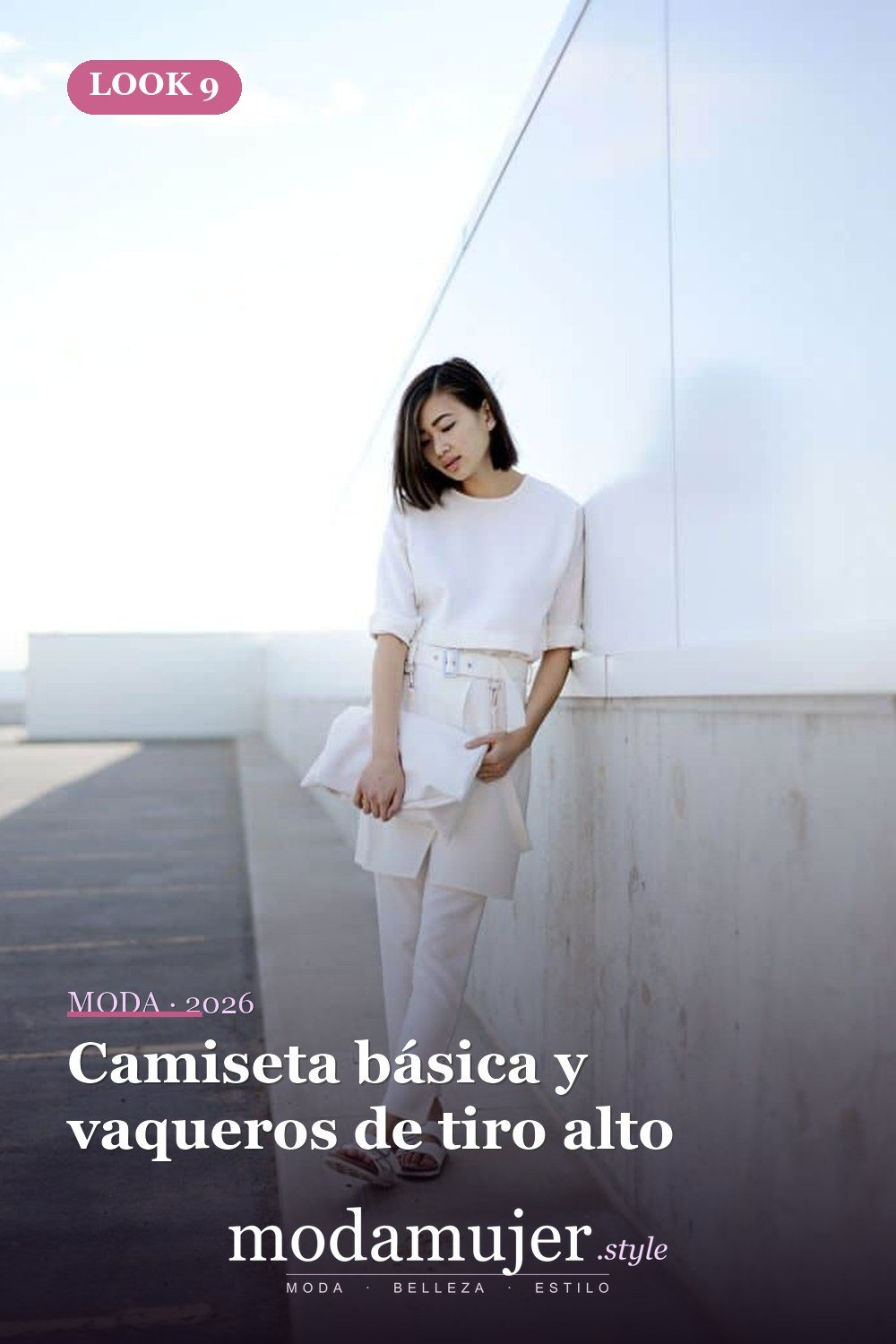 Camiseta básica y vaqueros de tiro alto — 24 ideas de outfits minimalistas para lucir elegante en 2026