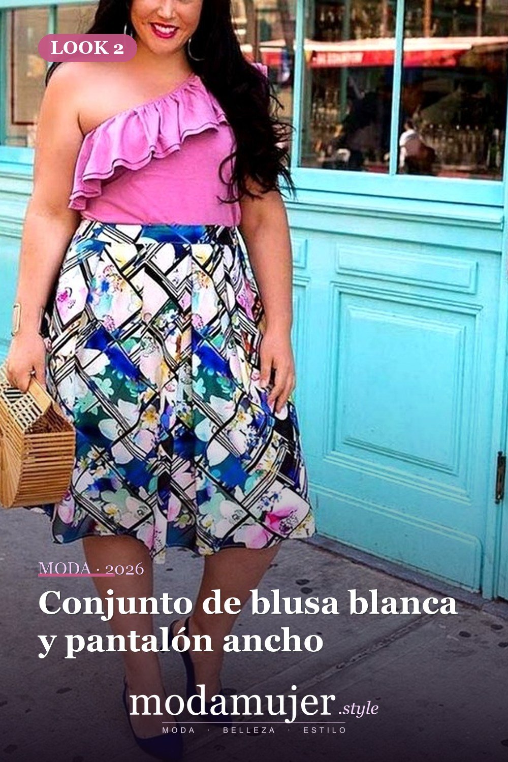 Conjunto de blusa blanca y pantalón ancho — 24 ideas de trajes casuales de talla grande para verano 2026