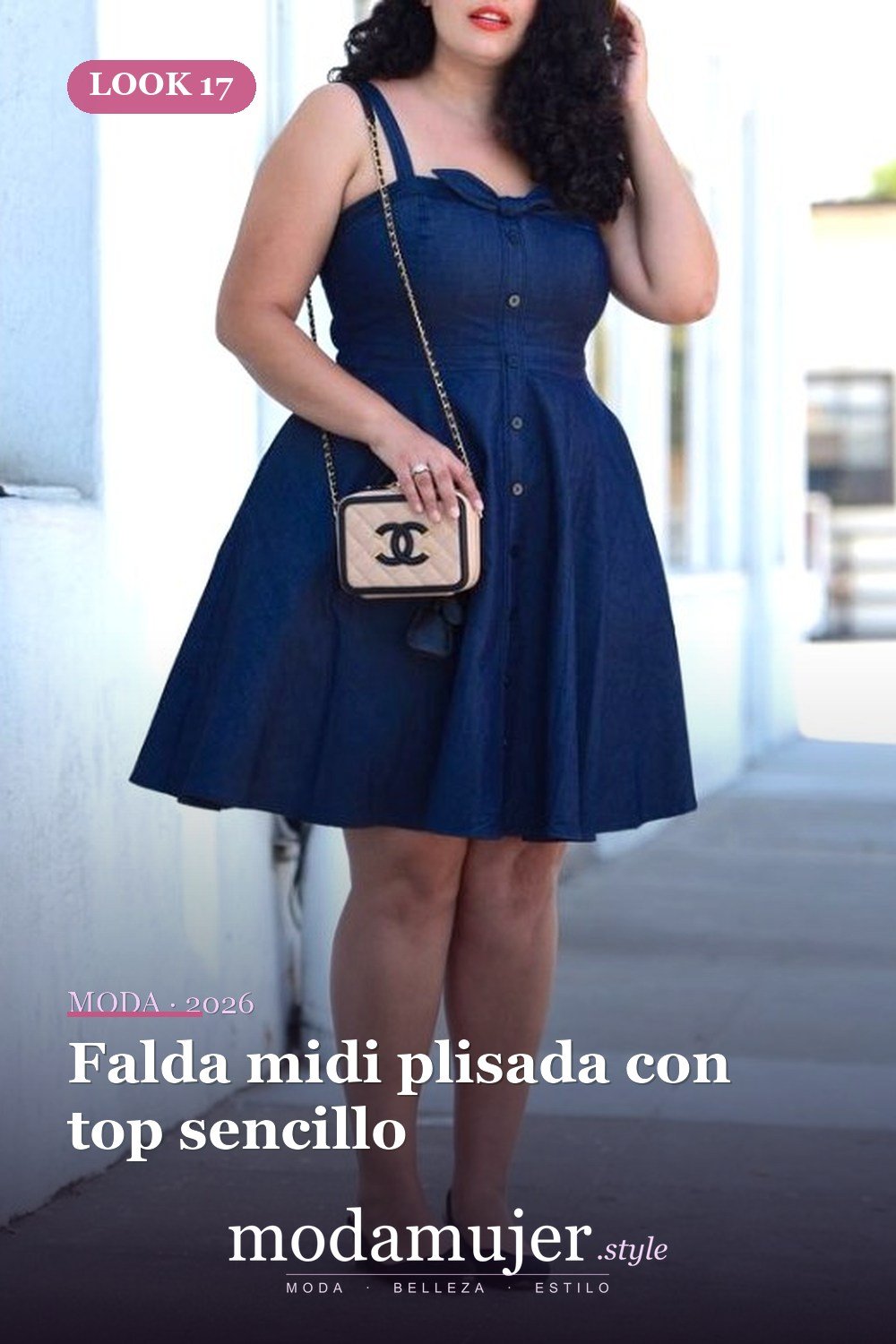 Falda midi plisada con top sencillo — 24 ideas de trajes casuales de talla grande para verano 2026