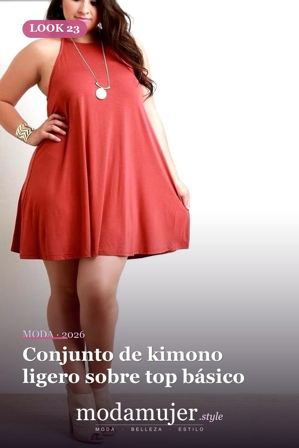 Conjunto de kimono ligero sobre top básico — 24 ideas de trajes casuales de talla grande para verano 2026