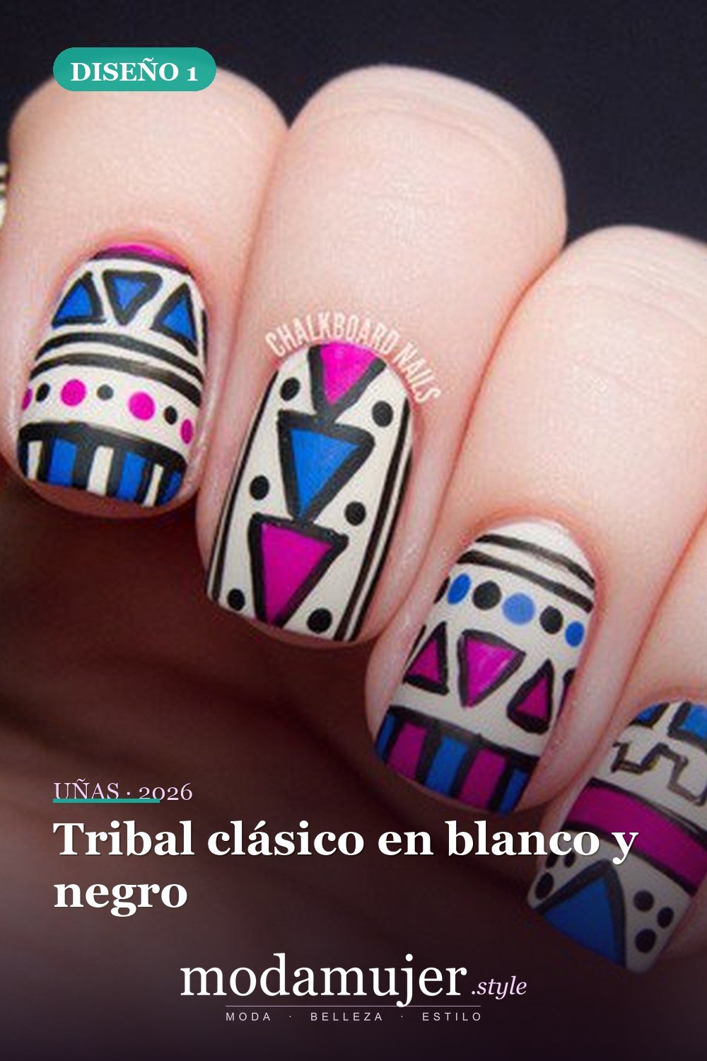Tribal clásico en blanco y negro — 25 diseños de uñas tribales elegantes y geniales