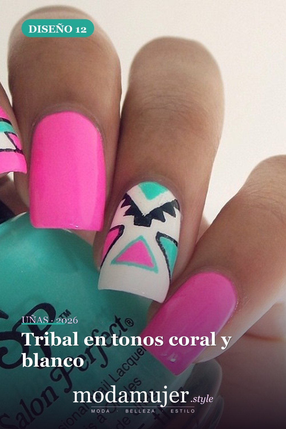 Tribal en tonos coral y blanco — 25 diseños de uñas tribales elegantes y geniales