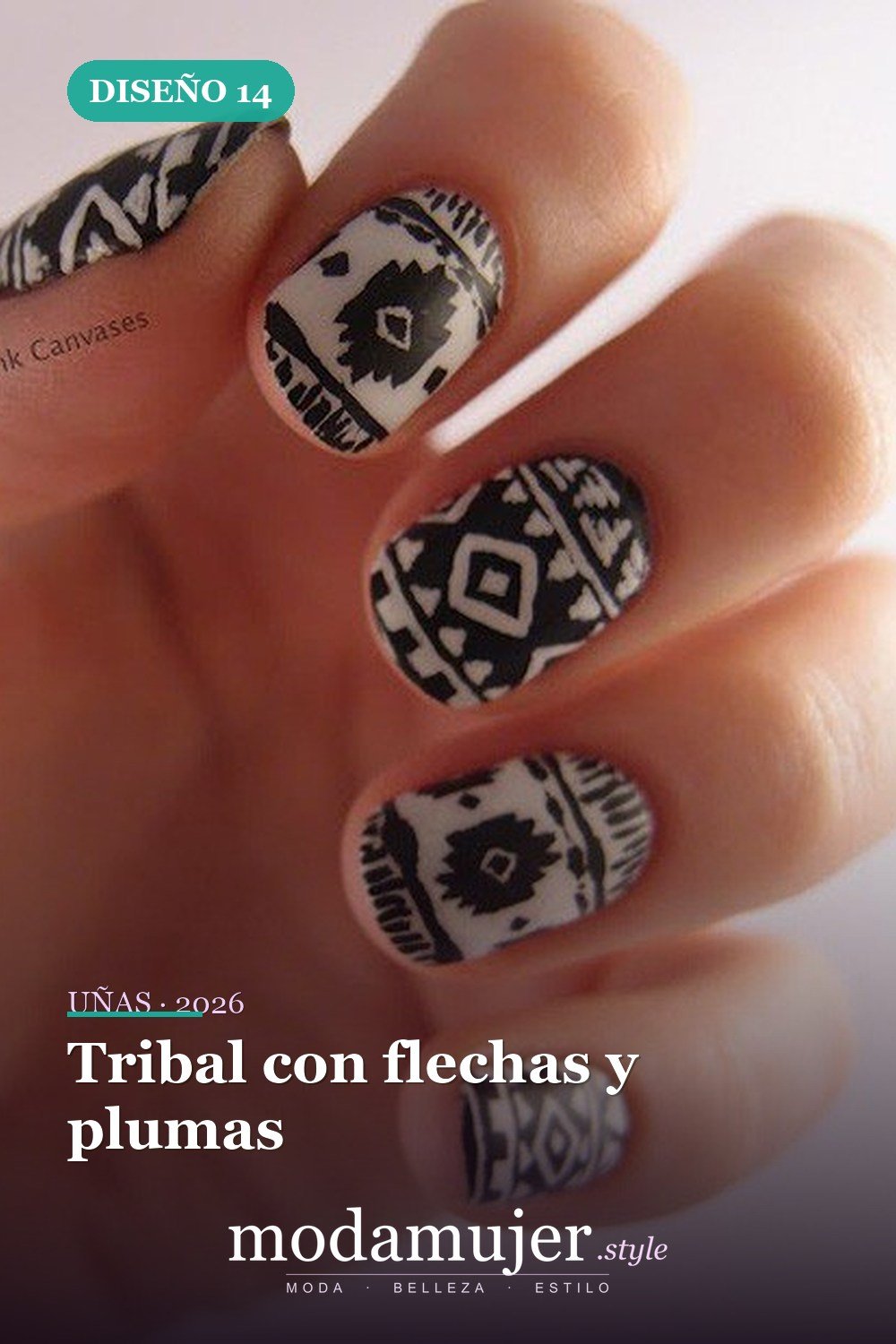 Tribal con flechas y plumas — 25 diseños de uñas tribales elegantes y geniales