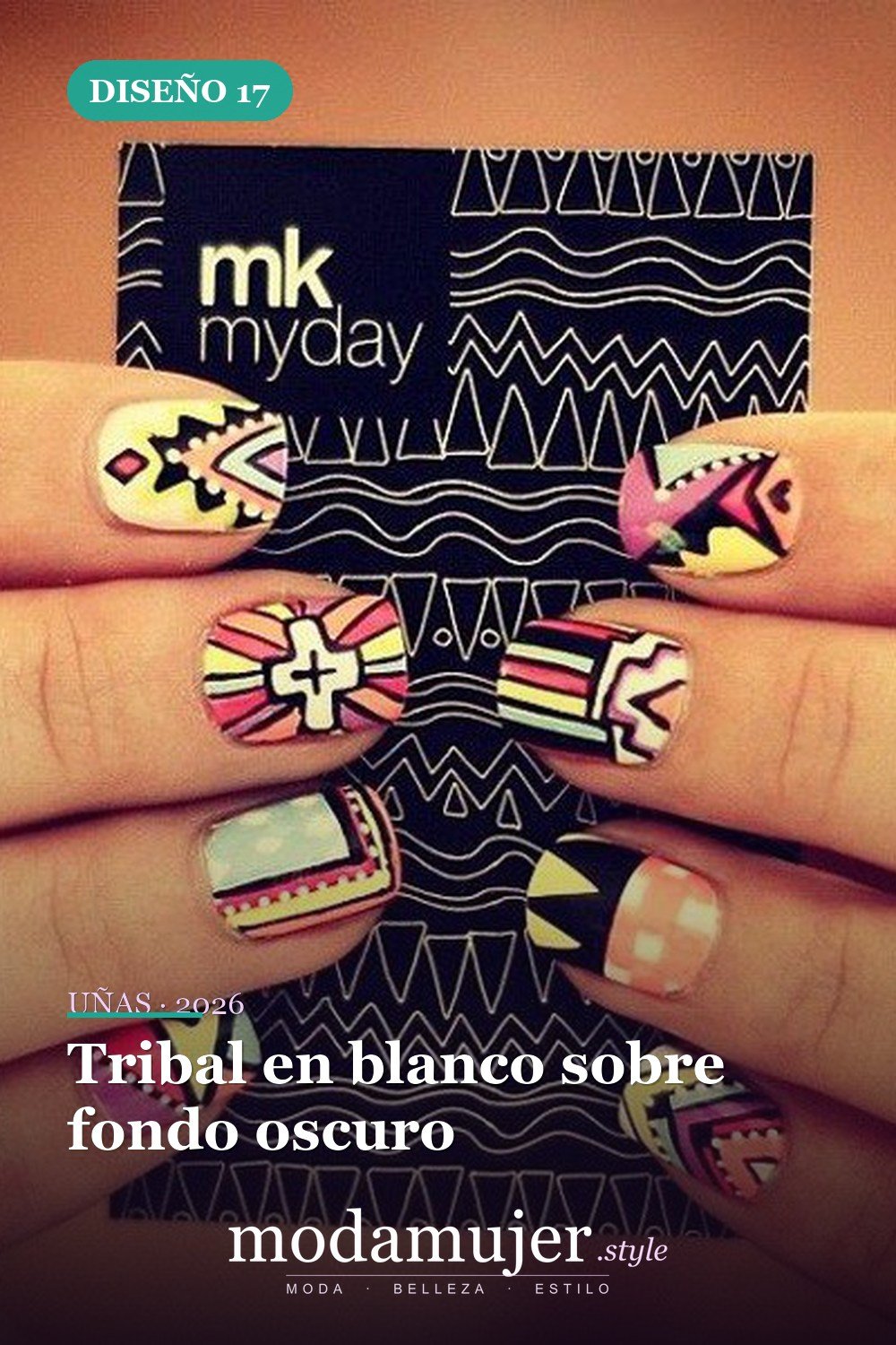 Tribal en blanco sobre fondo oscuro — 25 diseños de uñas tribales elegantes y geniales