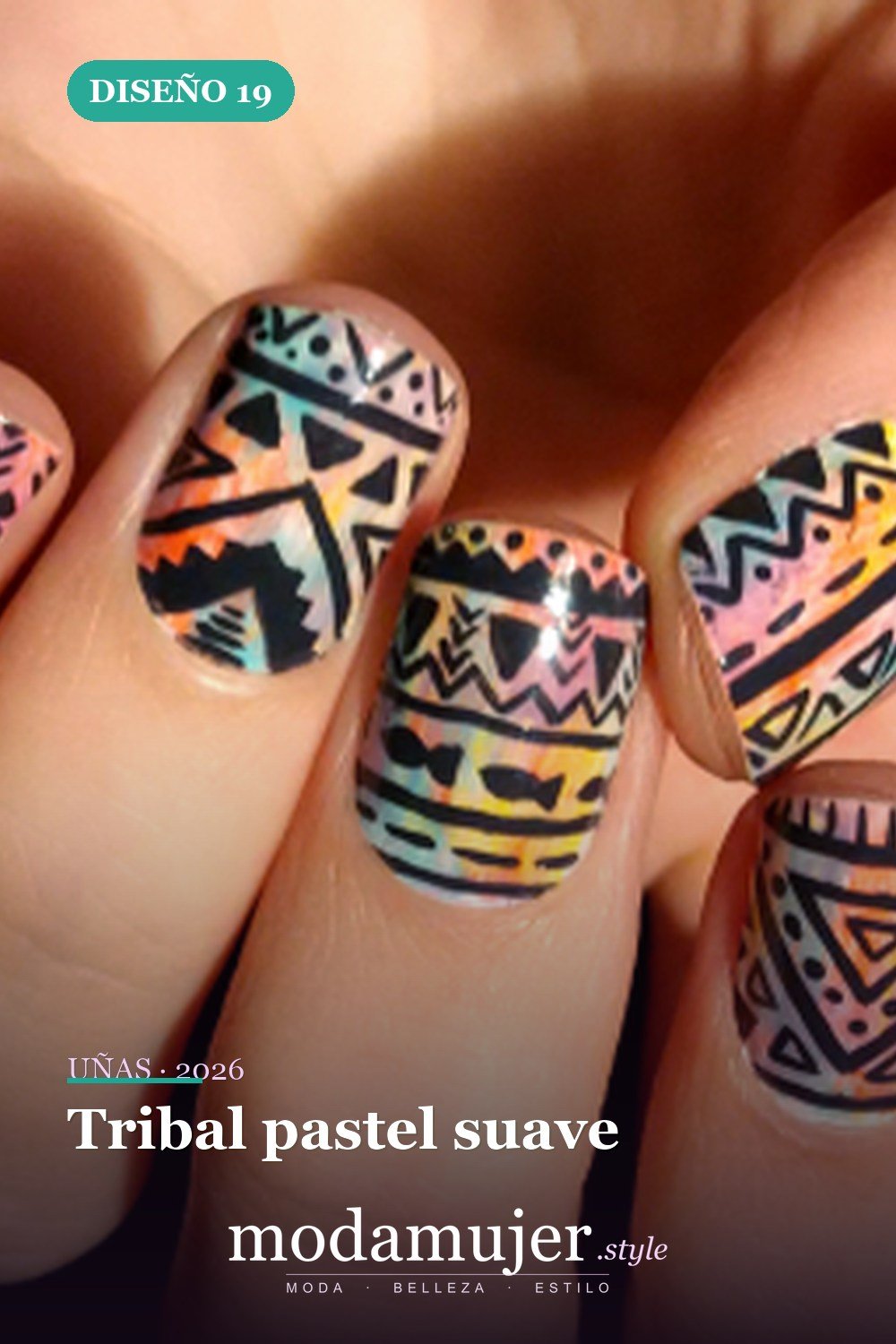 Tribal pastel suave — 25 diseños de uñas tribales elegantes y geniales