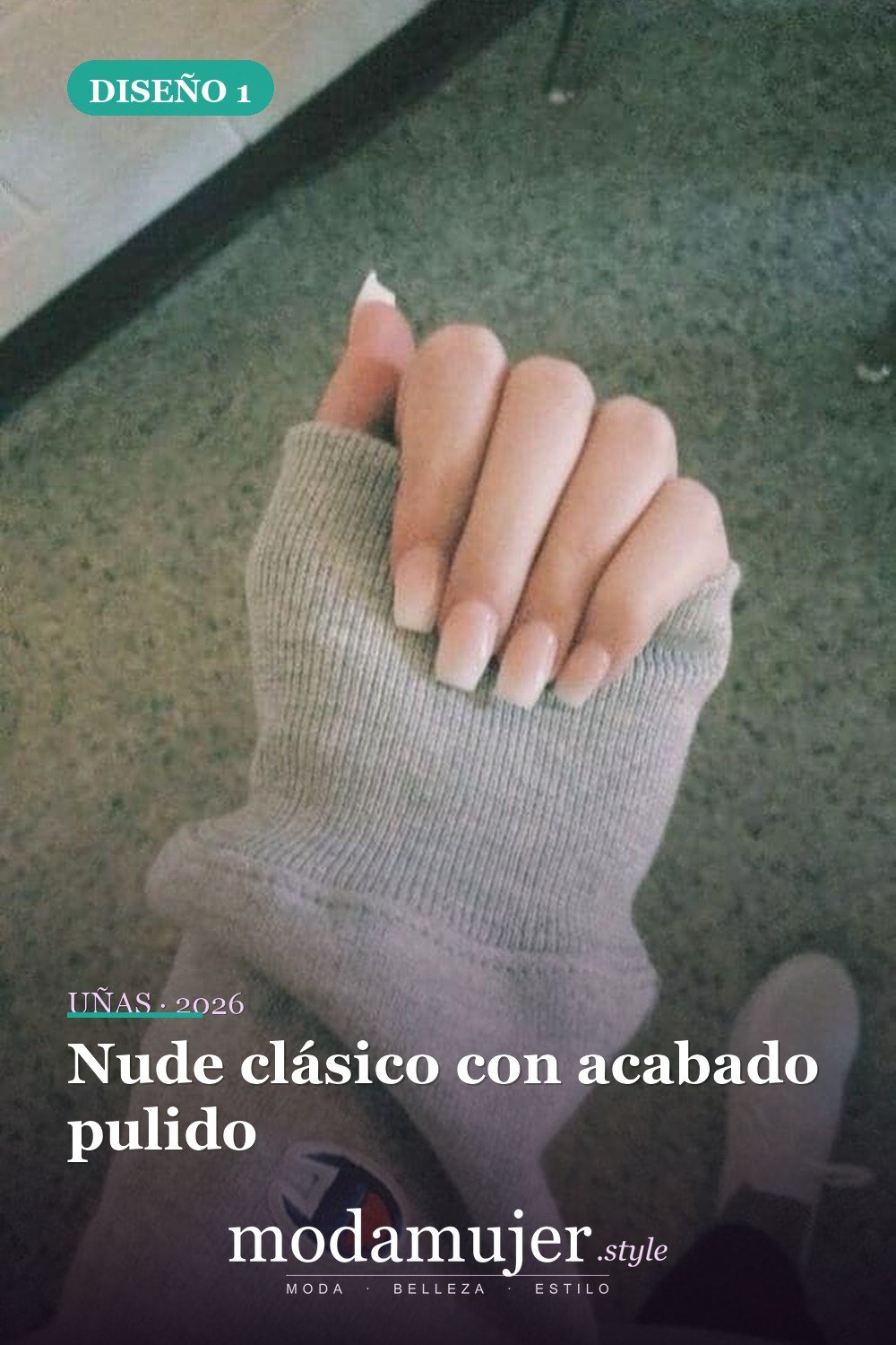 Nude clásico con acabado pulido — 25 elegantes colores navideños para uñas que se ven naturales y duran mucho tiempo
