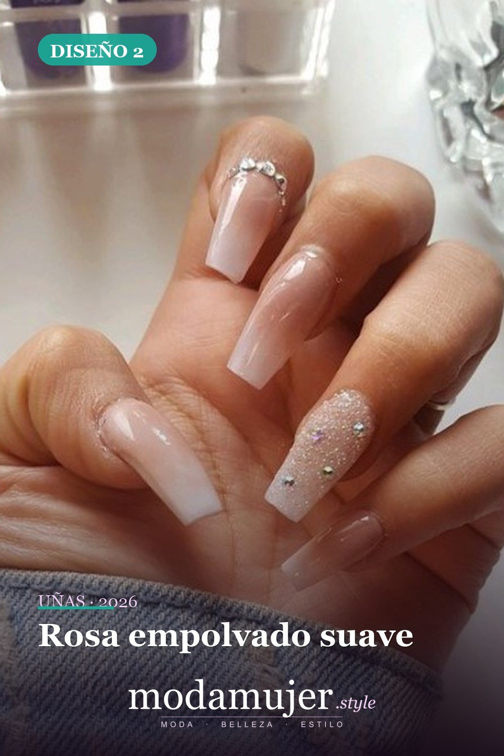 Rosa empolvado suave — 25 elegantes colores navideños para uñas que se ven naturales y duran mucho tiempo