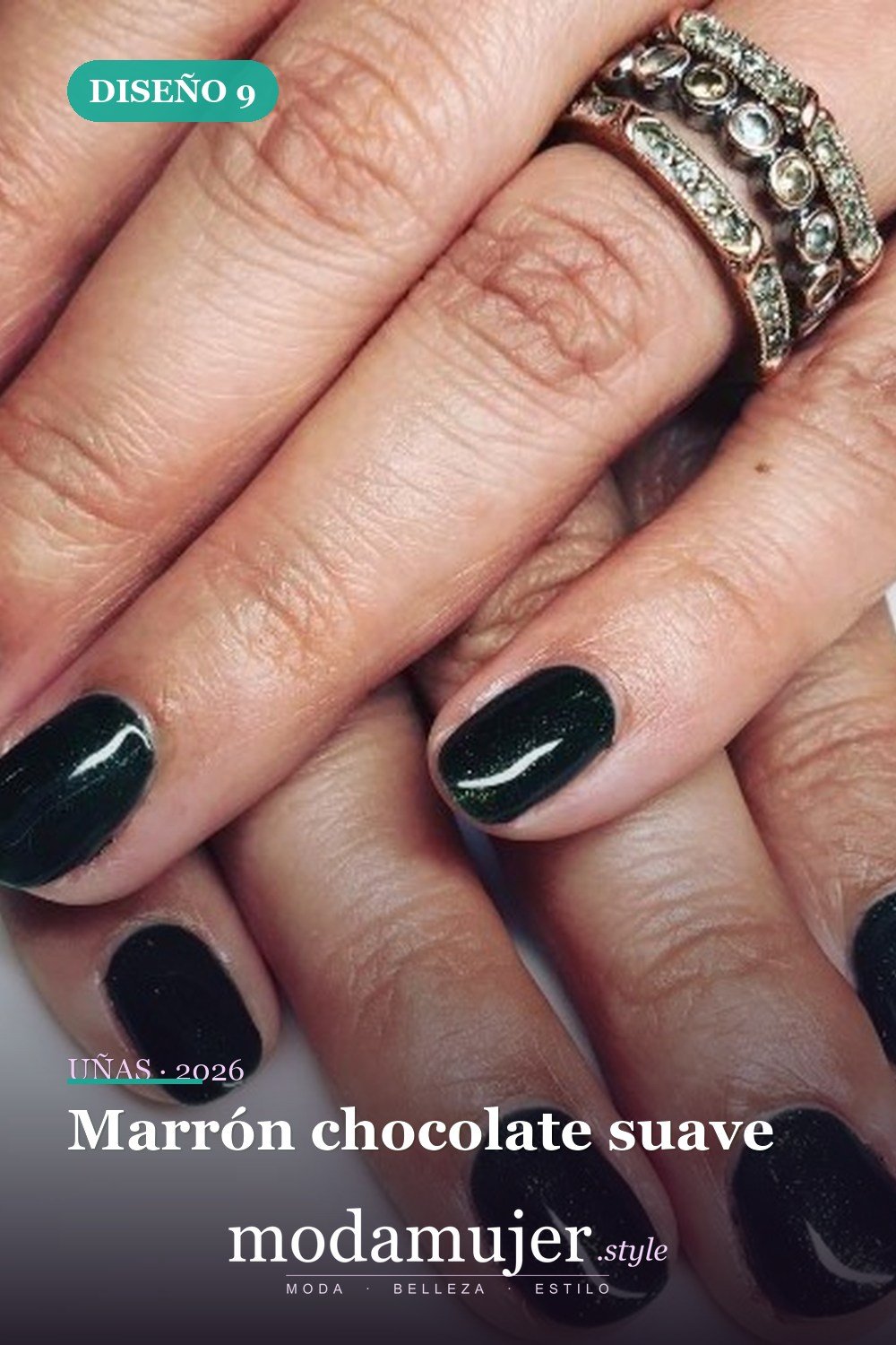 Marrón chocolate suave — 25 elegantes colores navideños para uñas que se ven naturales y duran mucho tiempo
