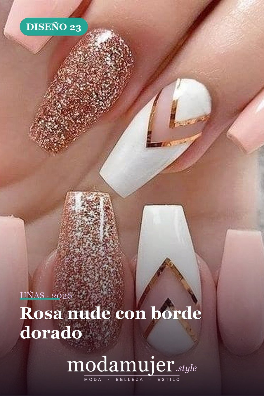 Rosa nude con borde dorado — 25 elegantes colores navideños para uñas que se ven naturales y duran mucho tiempo
