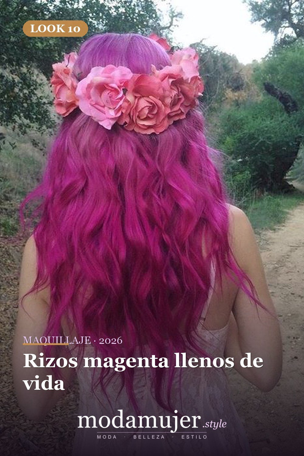 Rizos magenta llenos de vida — 25 ideas de cabello magenta para destacar