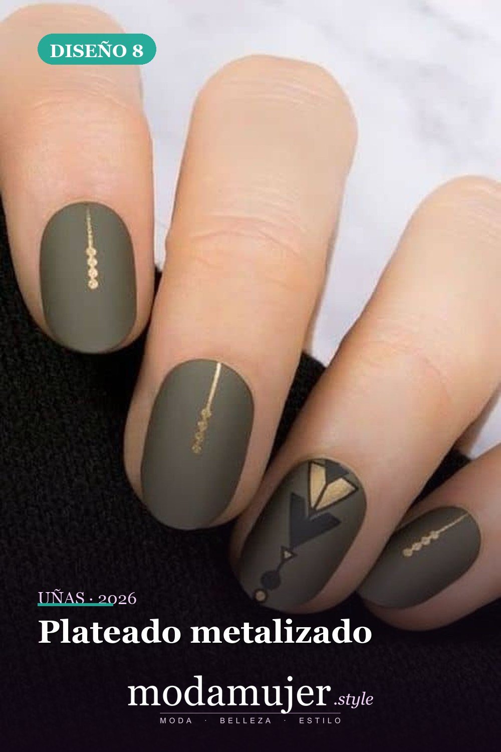 Plateado metalizado — 25 impresionantes uñas de invierno para iluminarte