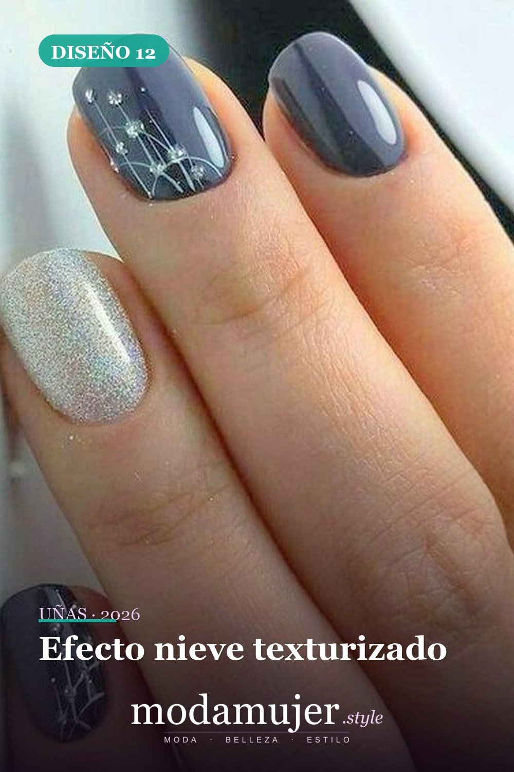 Efecto nieve texturizado — 25 impresionantes uñas de invierno para iluminarte