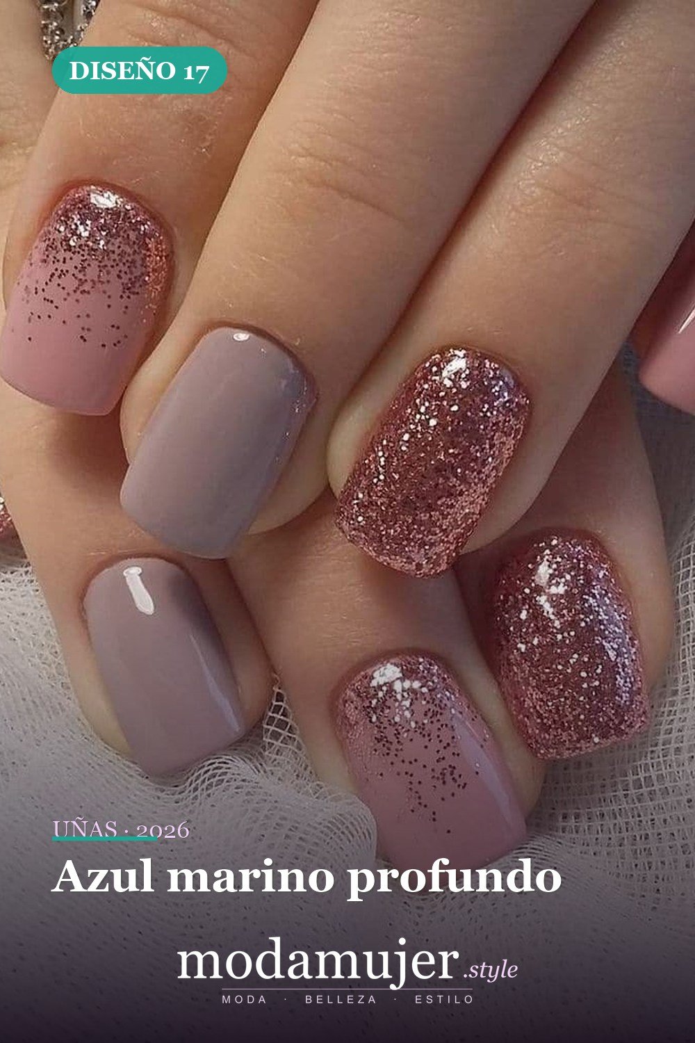 Azul marino profundo — 25 impresionantes uñas de invierno para iluminarte