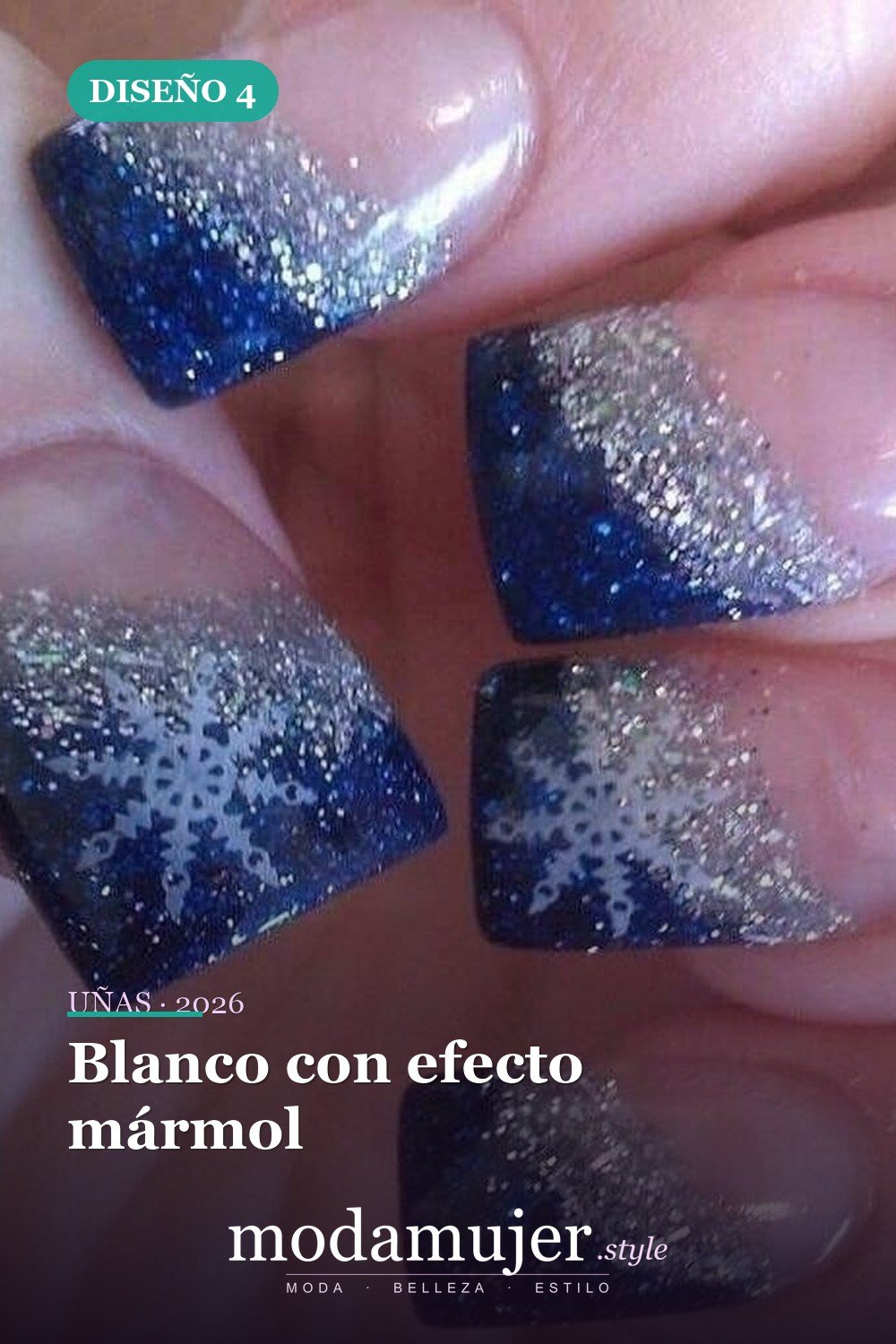 Blanco con efecto mármol — 25 increíbles colores de uñas de invierno que combinan con la nieve