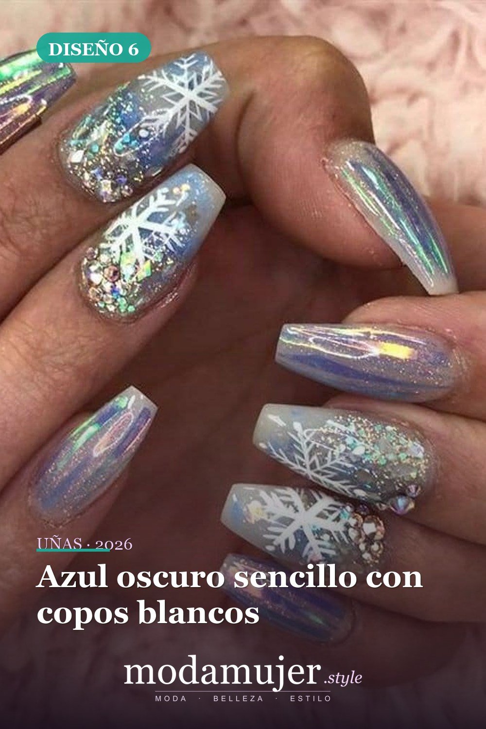 Azul oscuro sencillo con copos blancos — 25 increíbles colores de uñas de invierno que combinan con la nieve