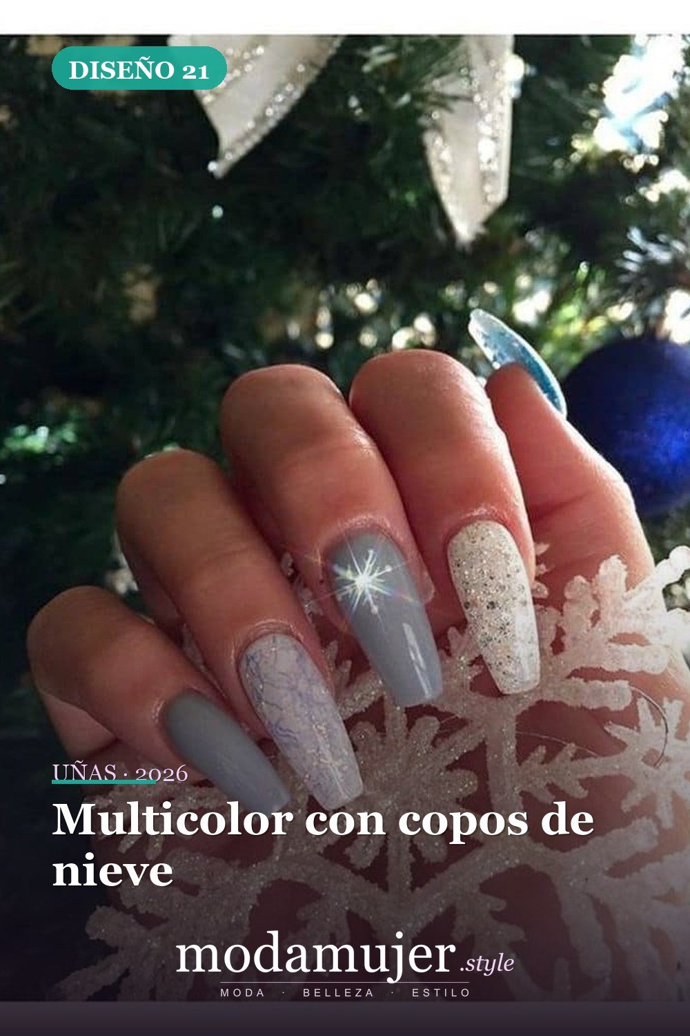 Multicolor con copos de nieve — 25 increíbles colores de uñas de invierno que combinan con la nieve