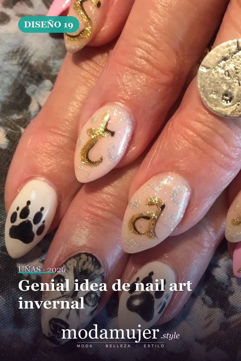 Genial idea de nail art invernal — 25 Increíbles Diseños de Uñas Husky para el Invierno