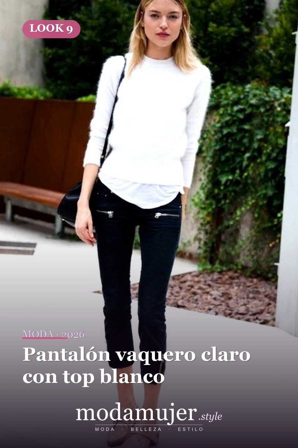 Pantalón vaquero claro con top blanco — 25 mejores ideas lindas de trajes de pantalones de verano