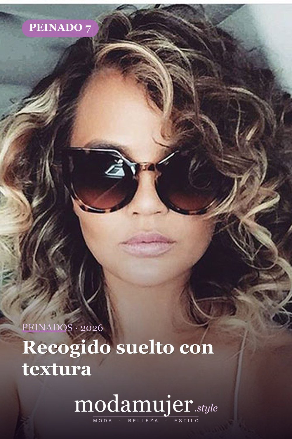 Recogido suelto con textura — 25 peinados para cabello corto y rizado