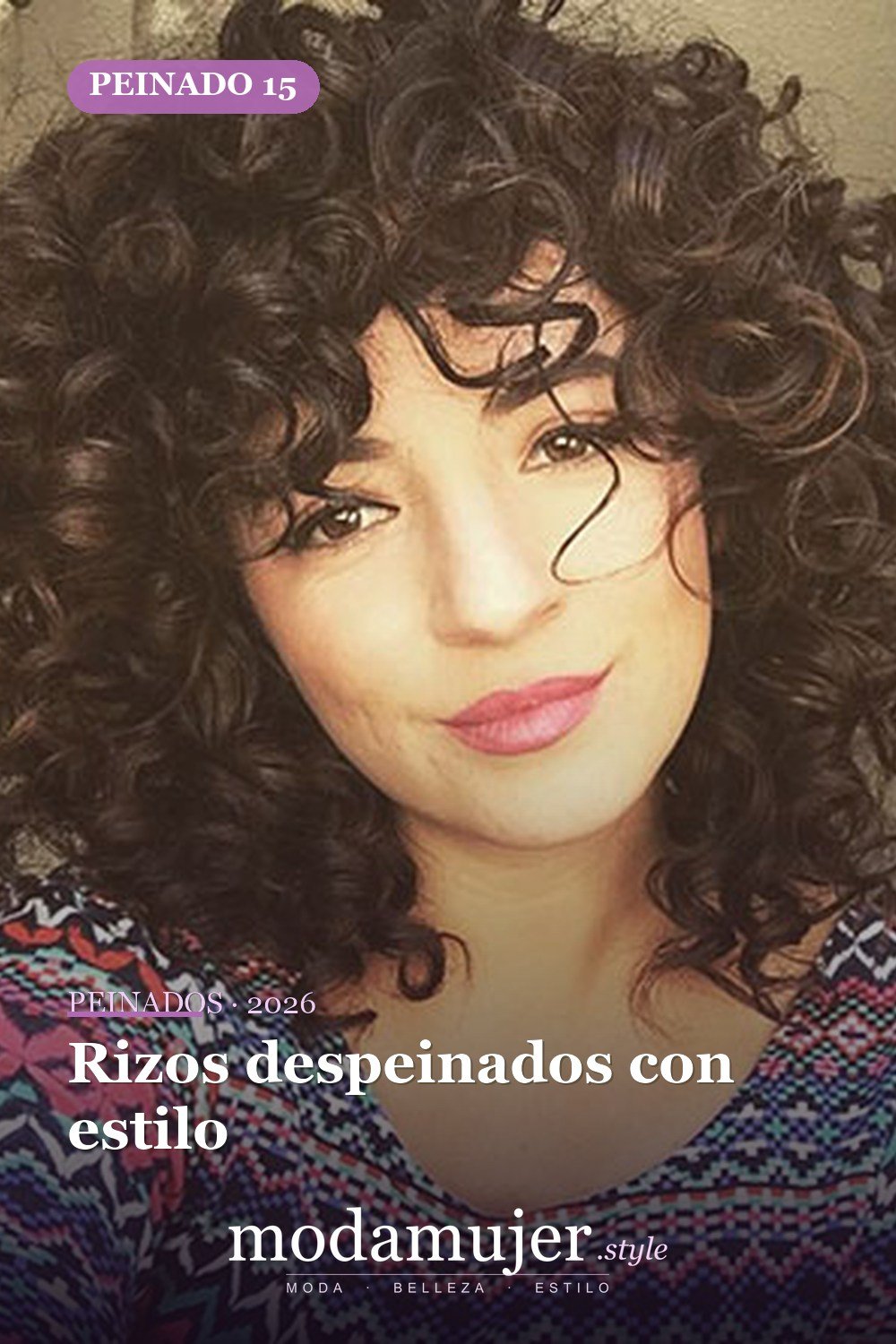 Rizos despeinados con estilo — 25 peinados para cabello corto y rizado