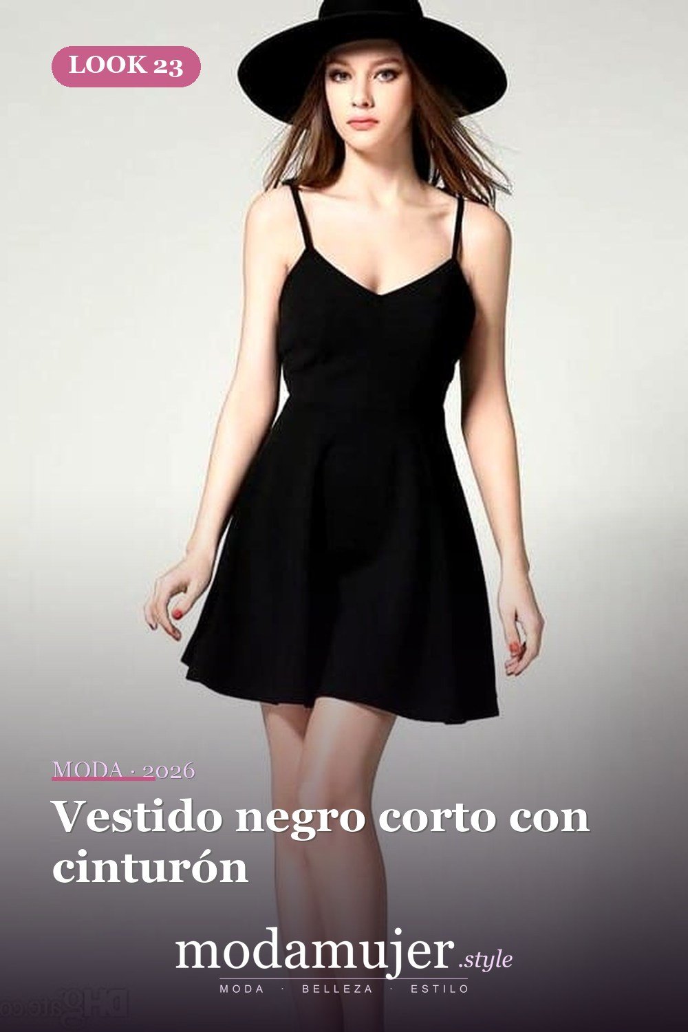 Vestido negro corto con cinturón — 25 ideas de trajes casuales de verano negro