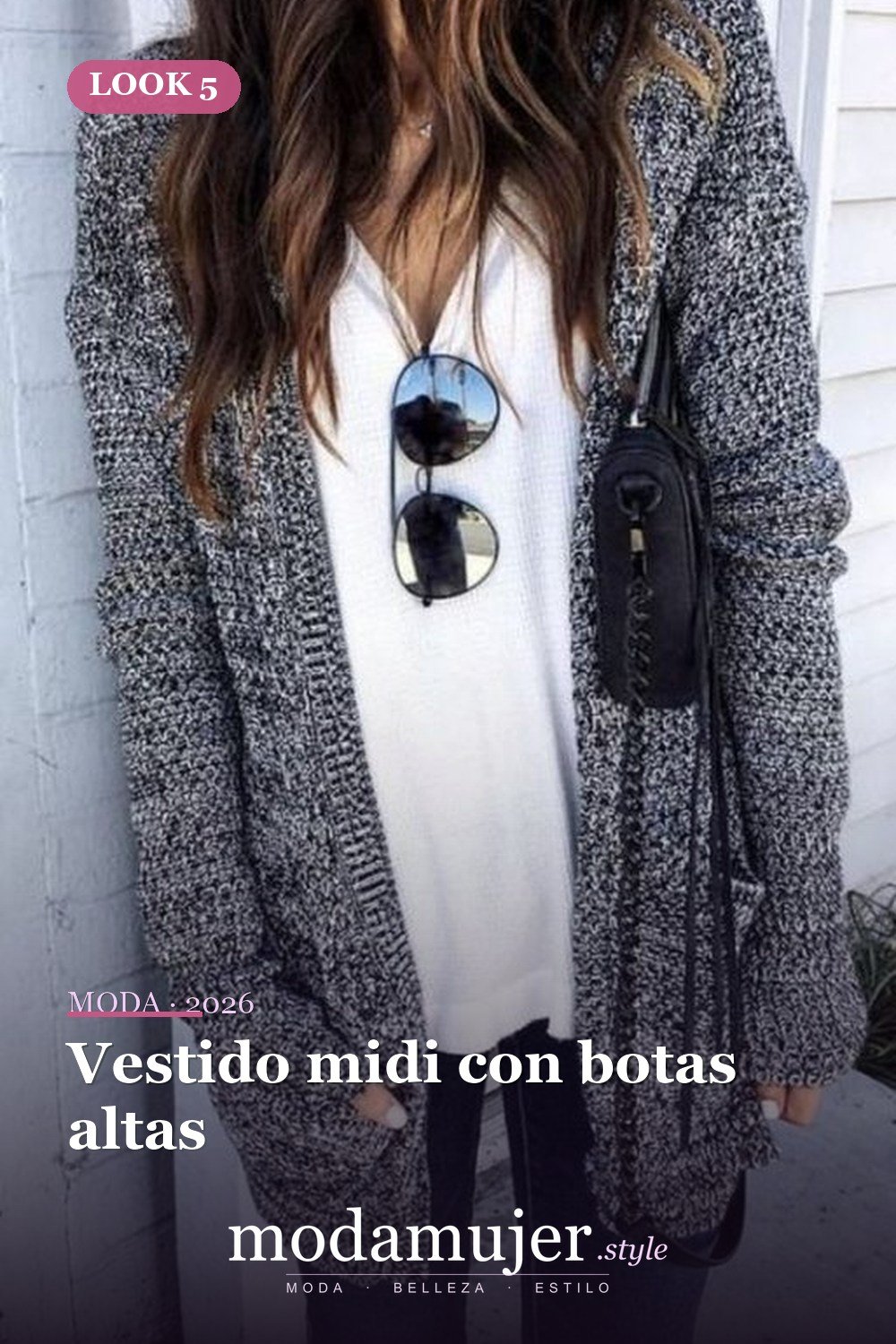 Vestido midi con botas altas — 25 ideas de trajes de otoño que debes tener
