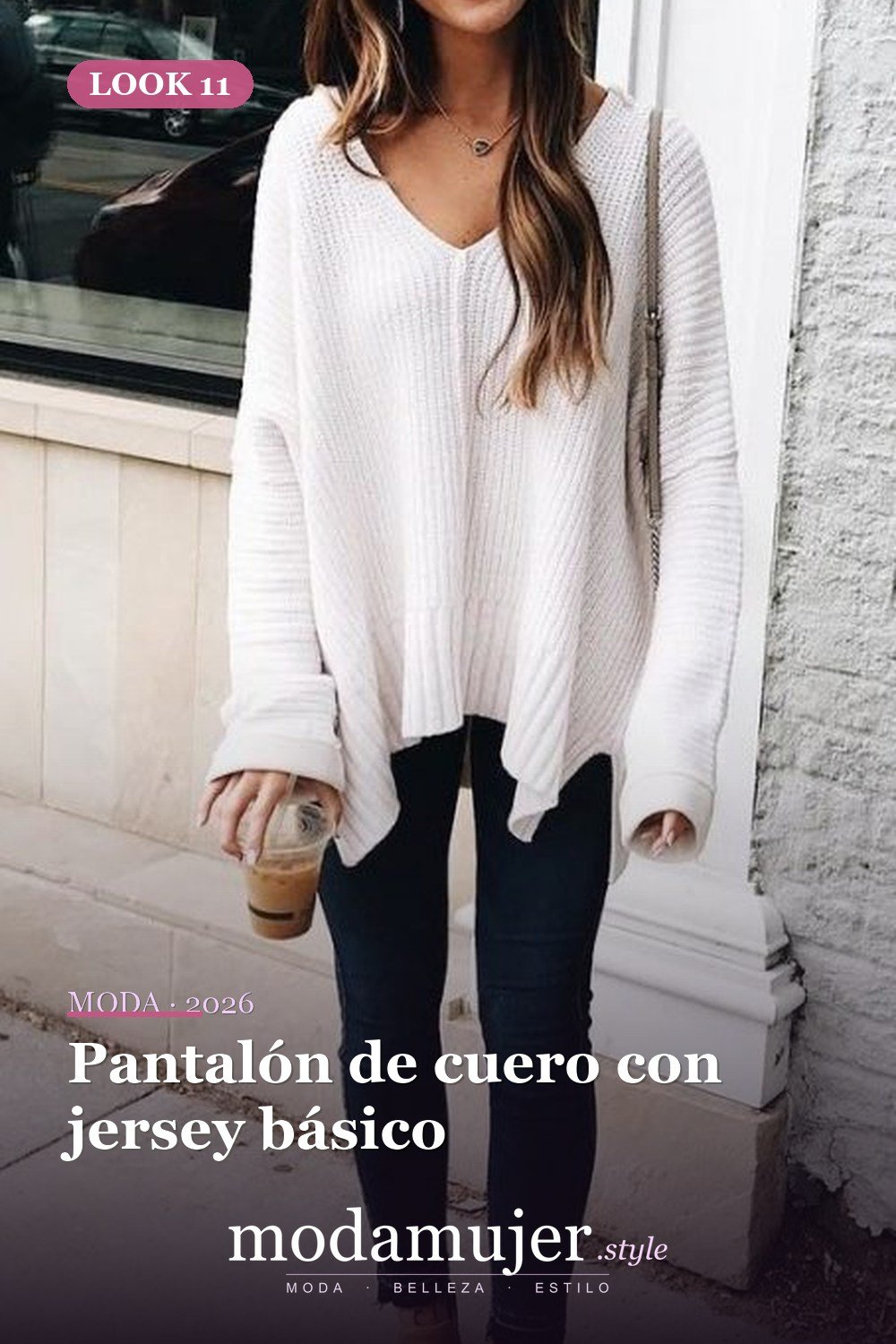 Pantalón de cuero con jersey básico — 25 ideas de trajes de otoño que debes tener