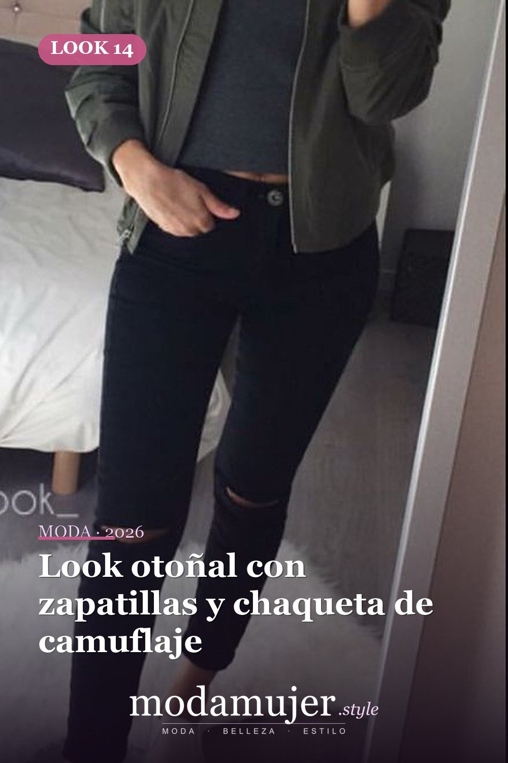 Look otoñal con zapatillas y chaqueta de camuflaje — 27 ideas elegantes para vestir con jeans negros