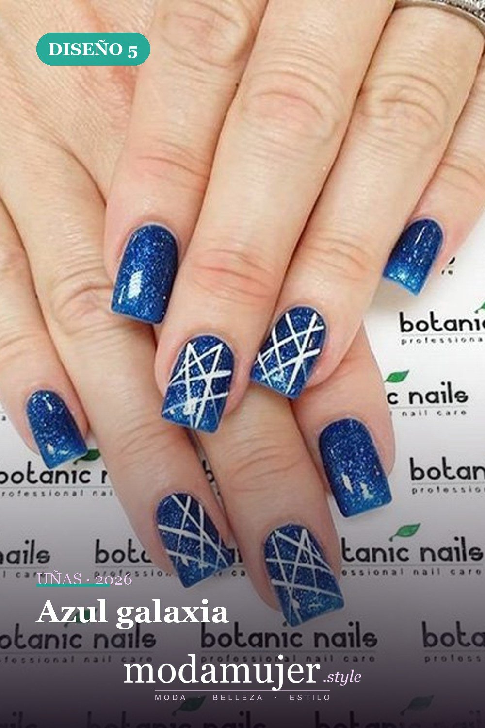 Azul galaxia — 29 Adorables Diseños de Uñas Azules para 2026