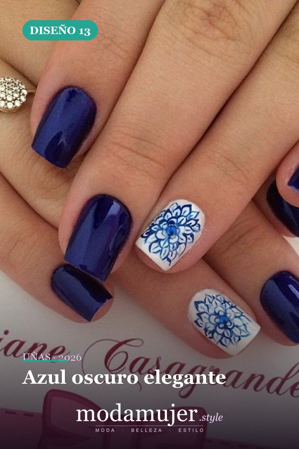 Azul oscuro elegante — 29 Adorables Diseños de Uñas Azules para 2026